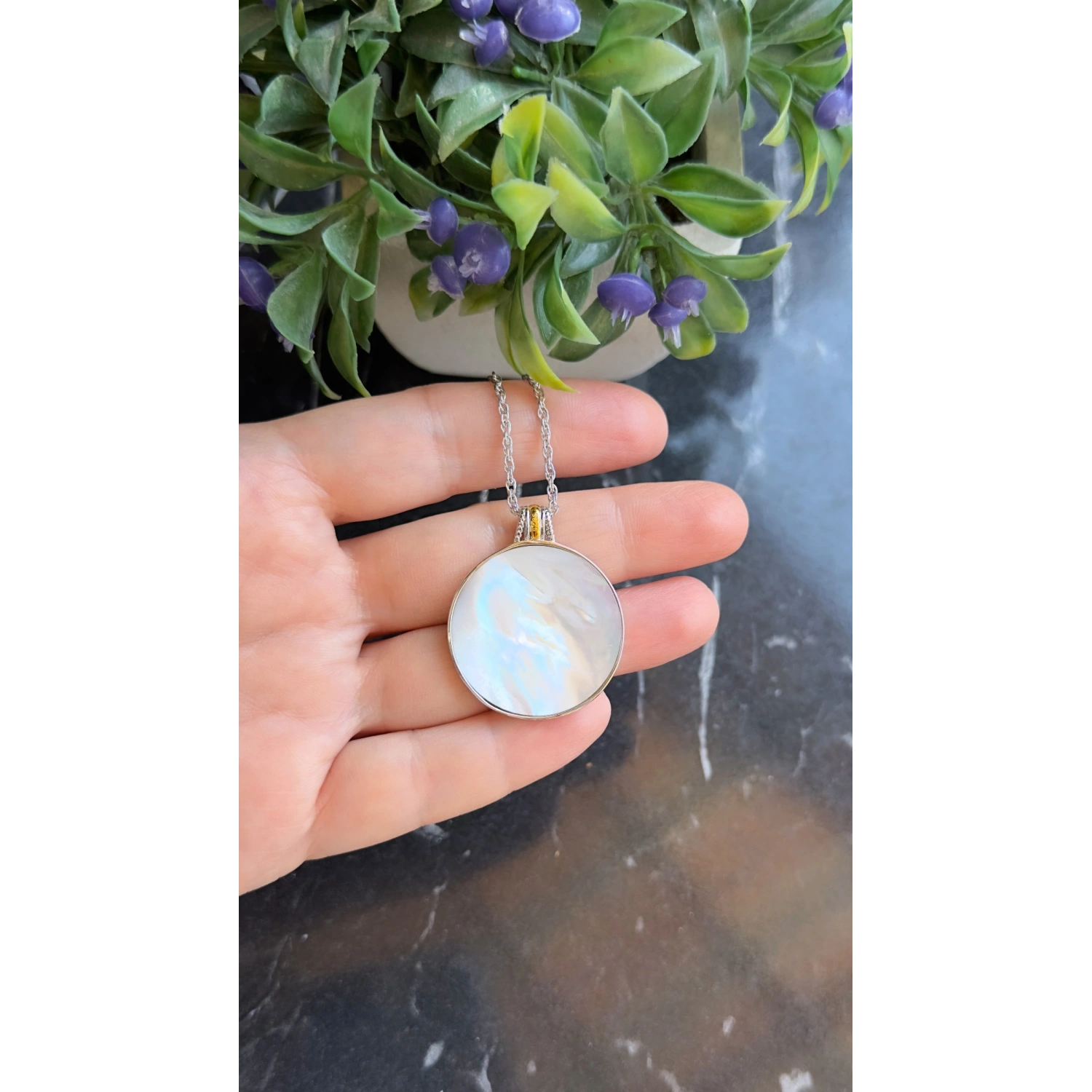 DW Firuze Sedef Madalyon Kolye