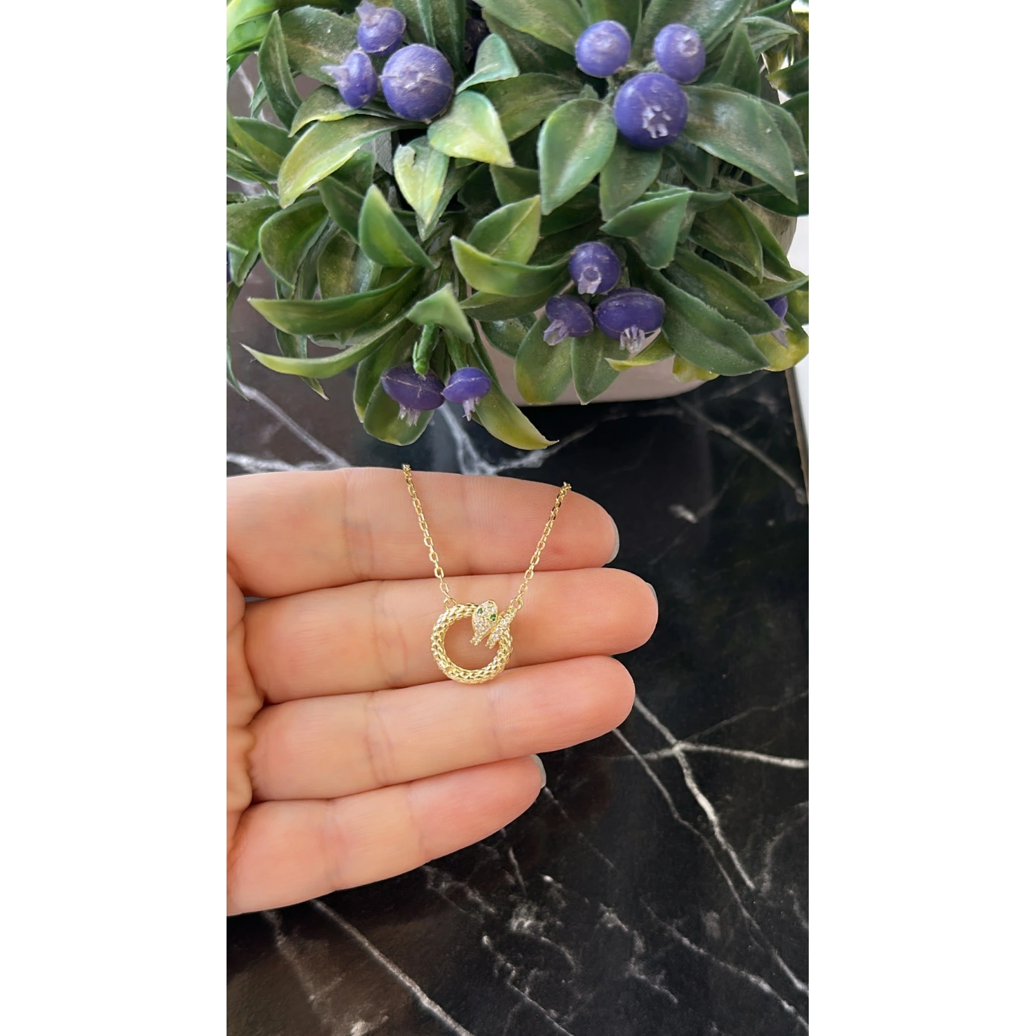 Halkaya Sarılı Yılan Kolye