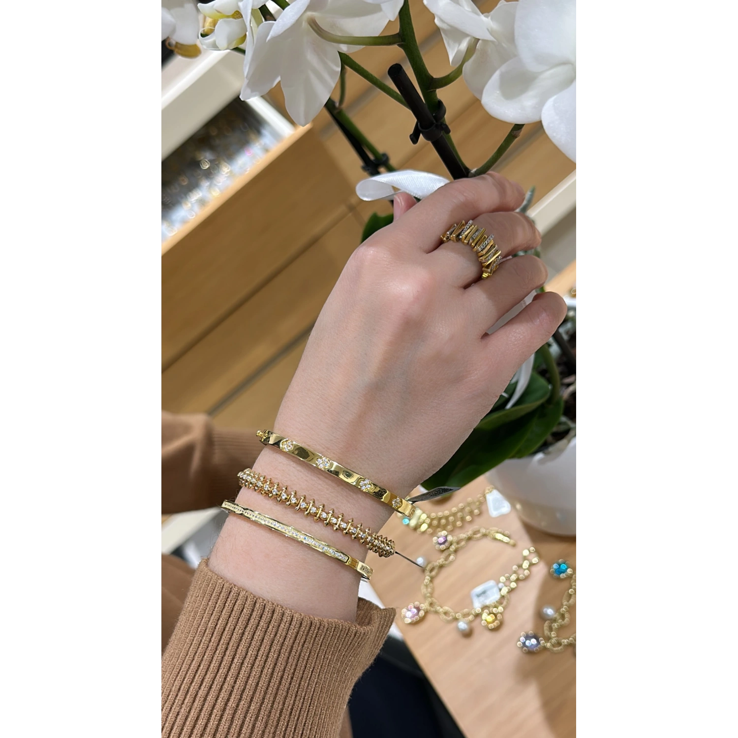 Hareketli Taşlı Carti Top Top Kelepçe