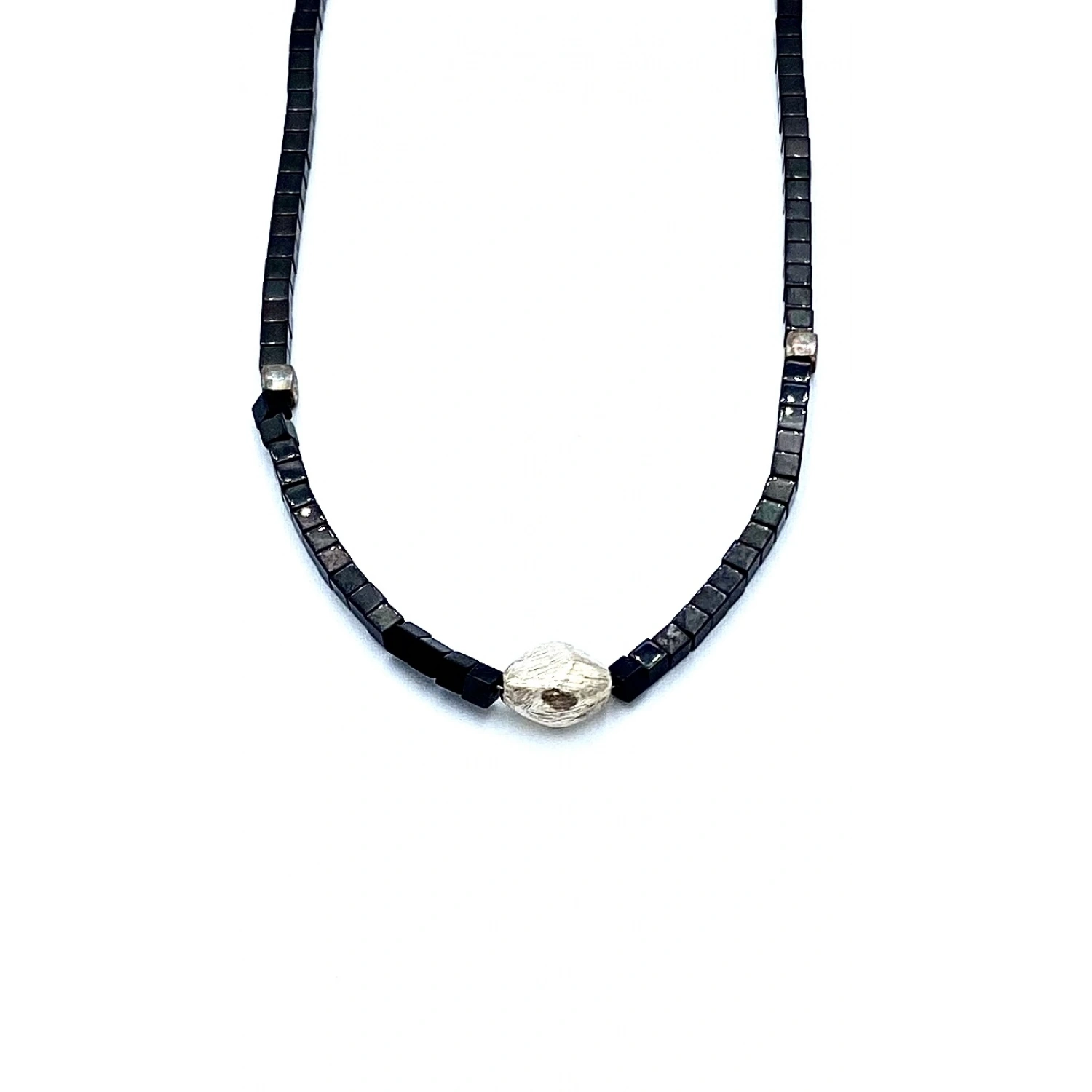 Hematit Siyah Gümüş Detaylı Kolye