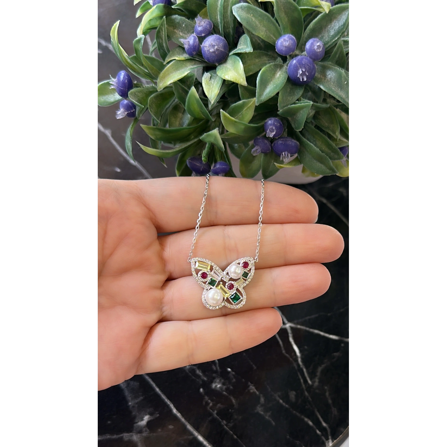 İncili Geo Taşlı Kelebek Kolye