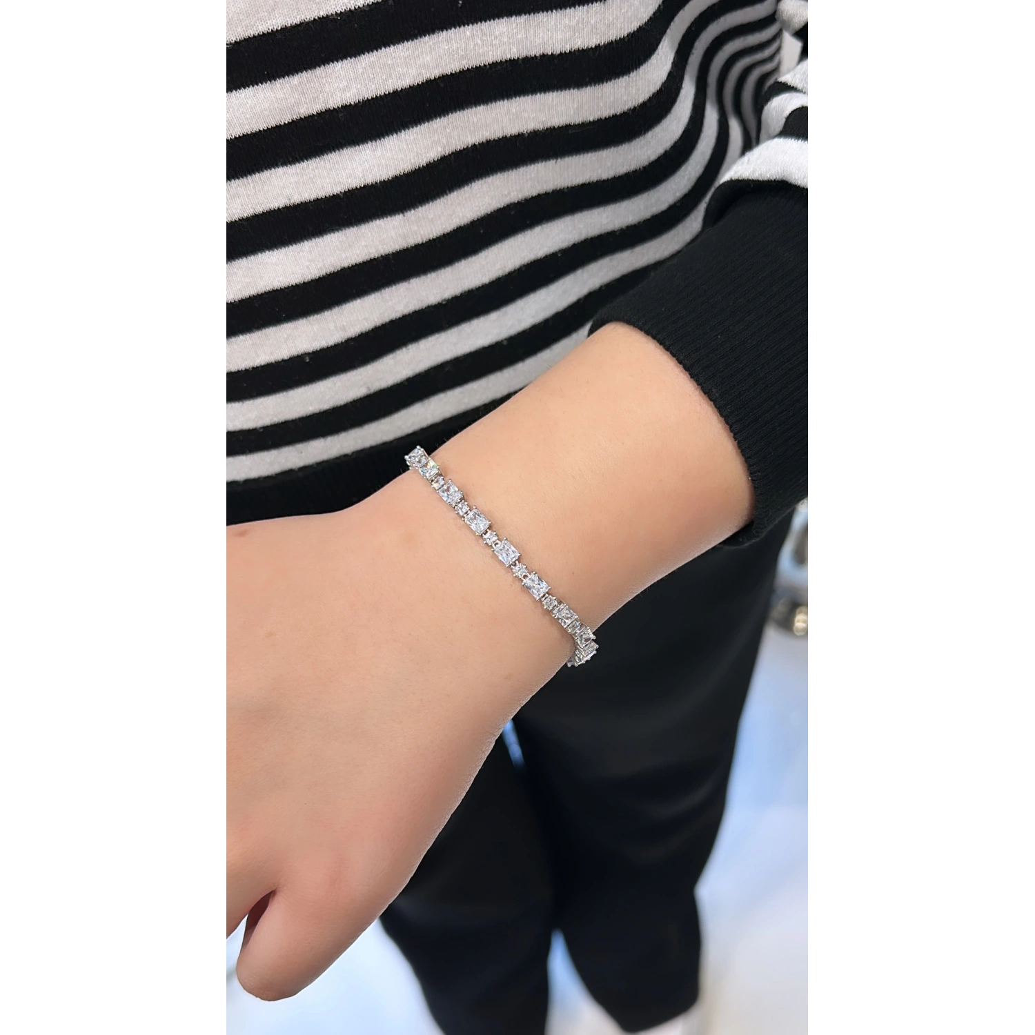 Kare Radiant Taş Suyolu Bileklik