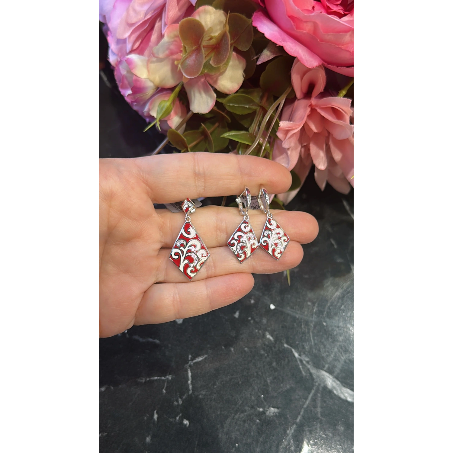 Kırmızı Beyaz Mineli Küpe