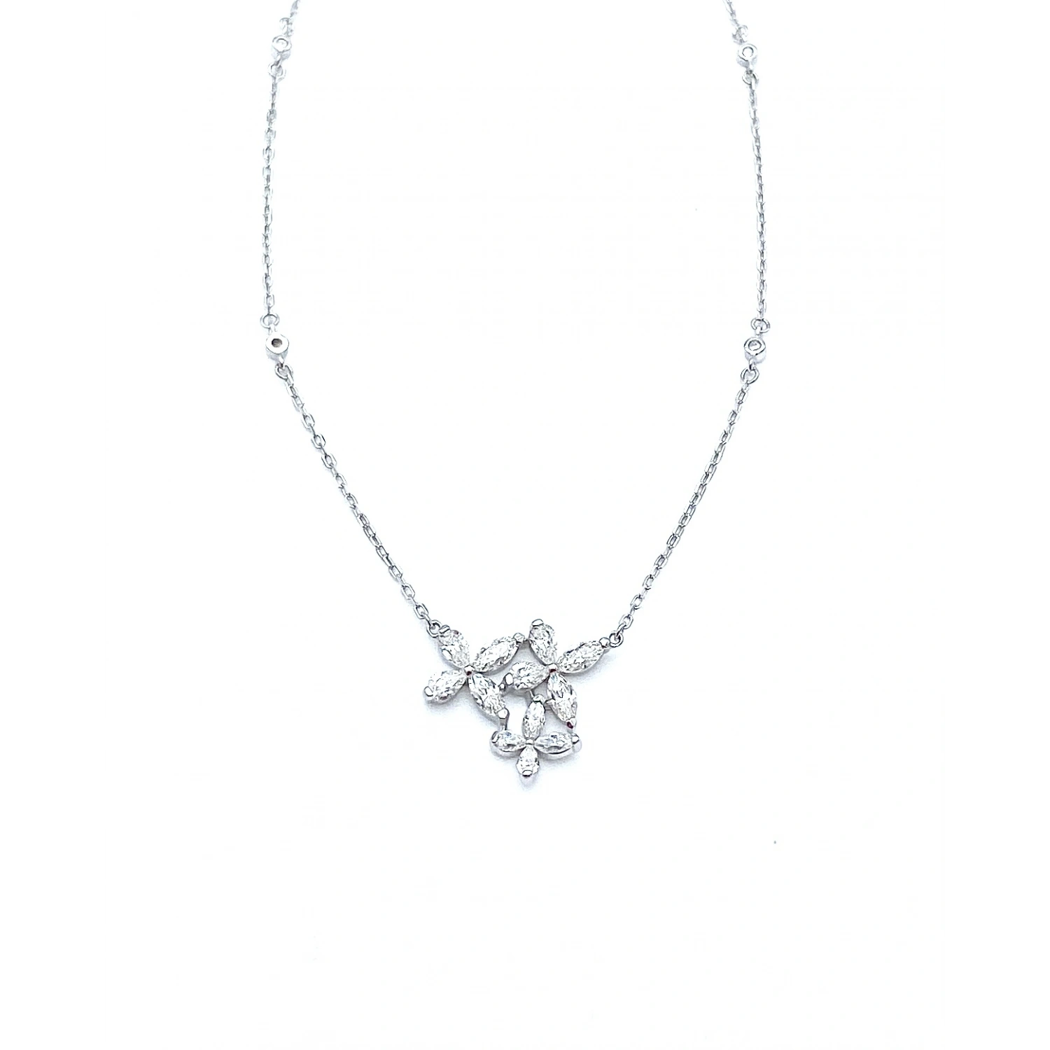 Lily Butterfly Kolye