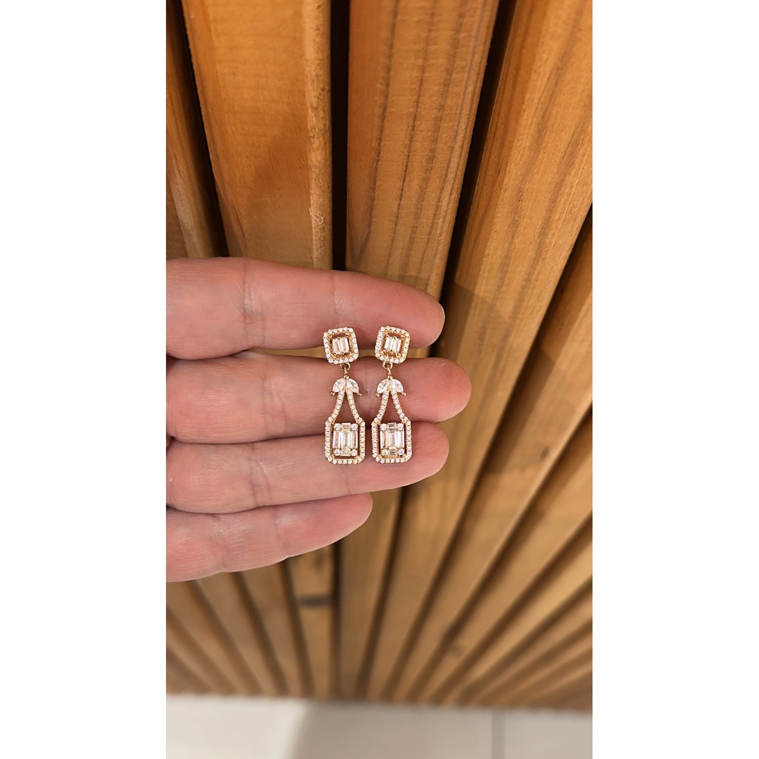 Markiz Detaylı Baget Sallantılı Küpe