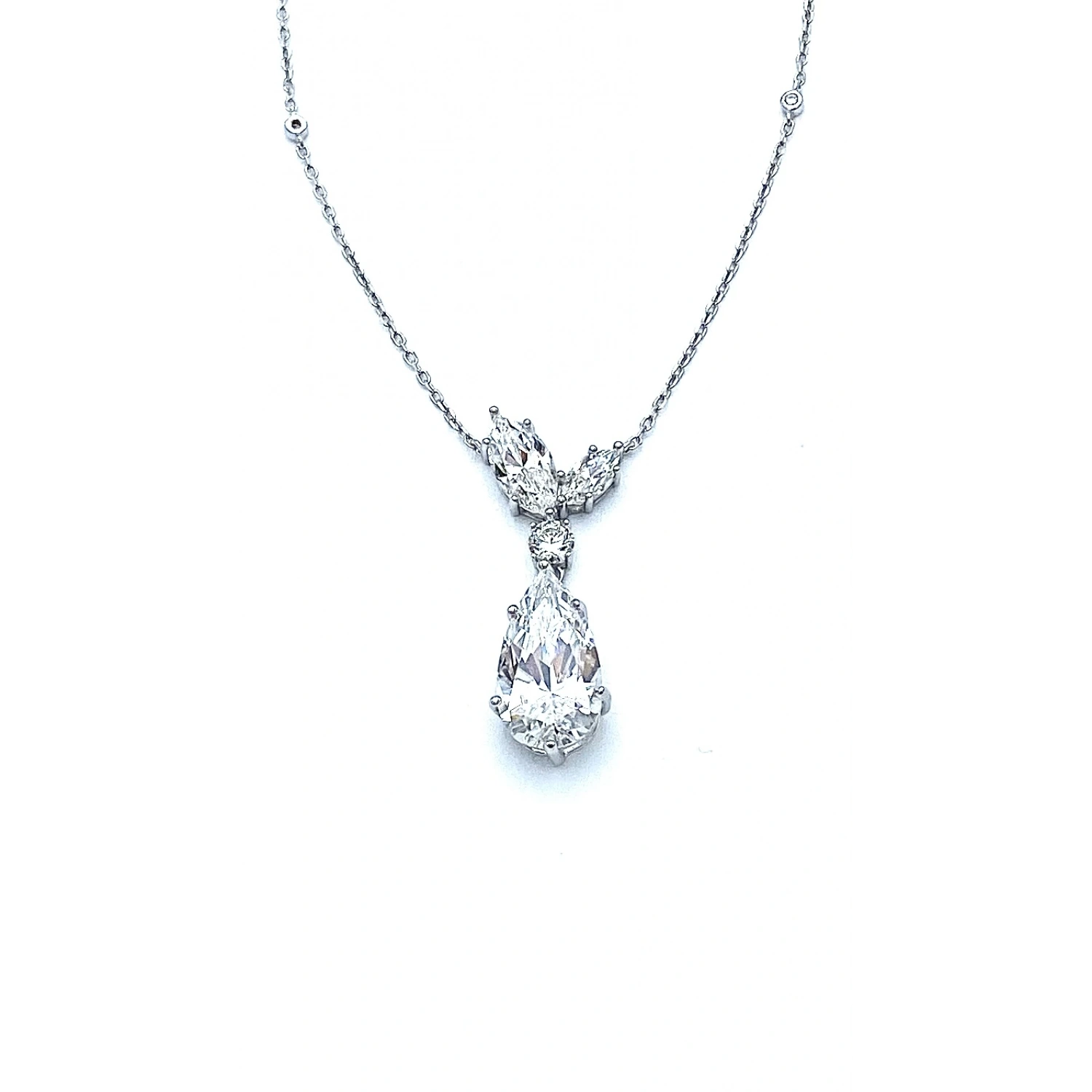 Markiz Yaprak Damla Kolye