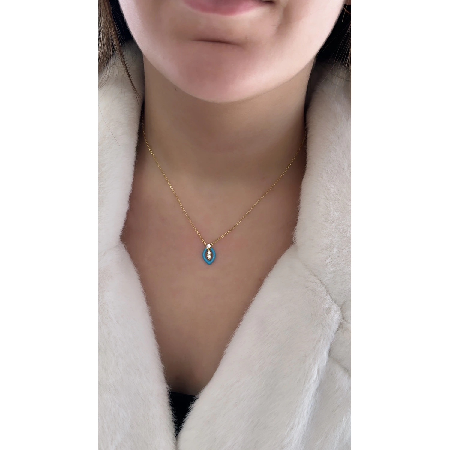 Mavi Mineli Badem Kolye