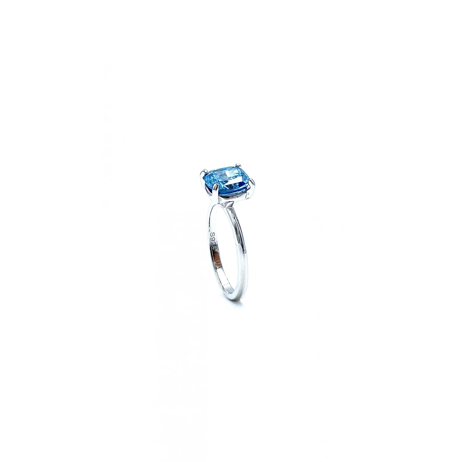 Mavi Oval Prenses Tektaş Yüzük