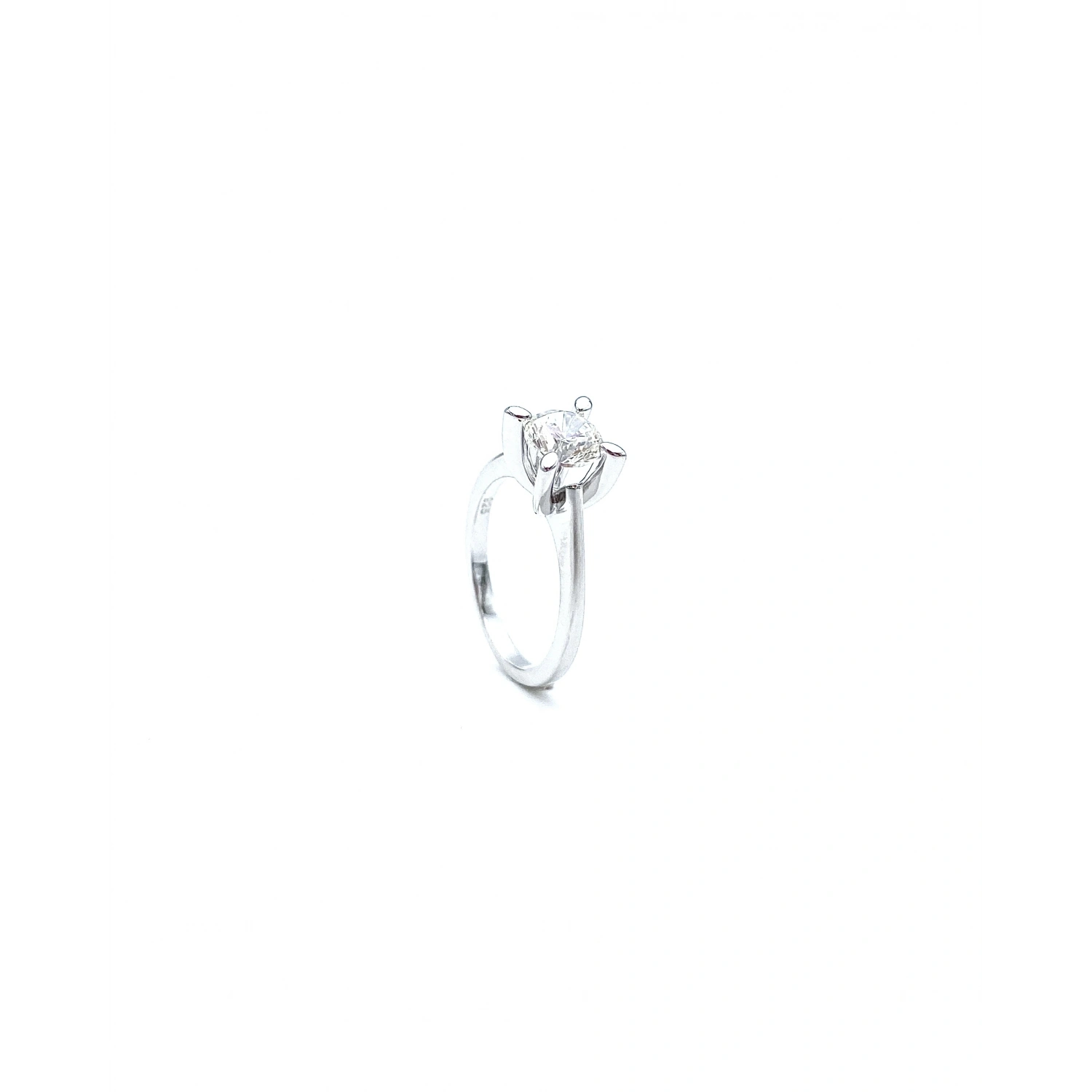 Mozanit 0,9ct 4 Badem Tırnak Tektaş Yüzük