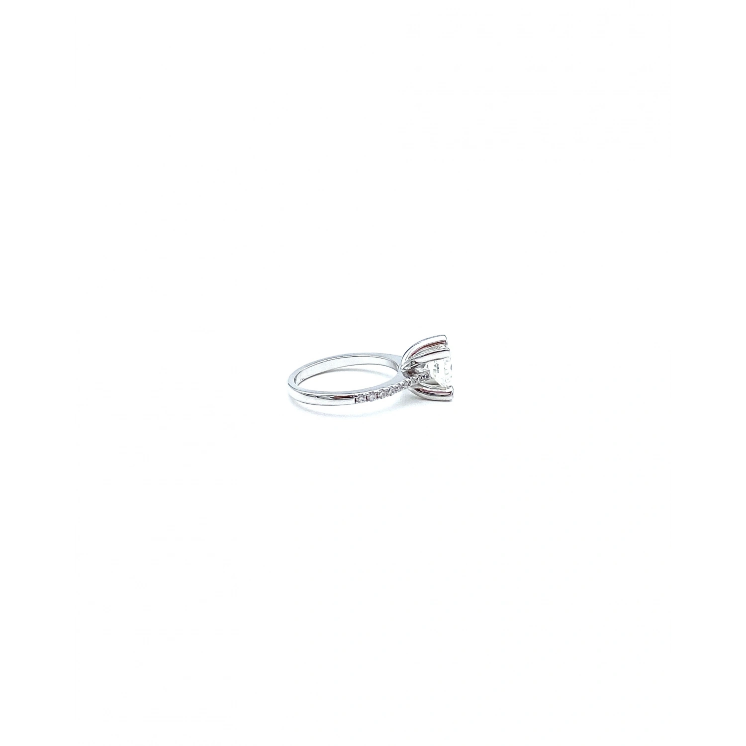 Mozanit 0,9ct 4 Badem Tırnak Yanları Taşlı Tektaş Yüzük