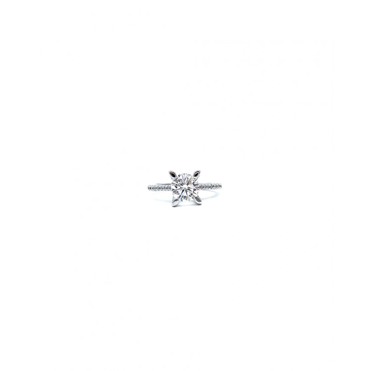 Mozanit 0,9ct 4 Badem Tırnak Yanları Taşlı Tektaş Yüzük