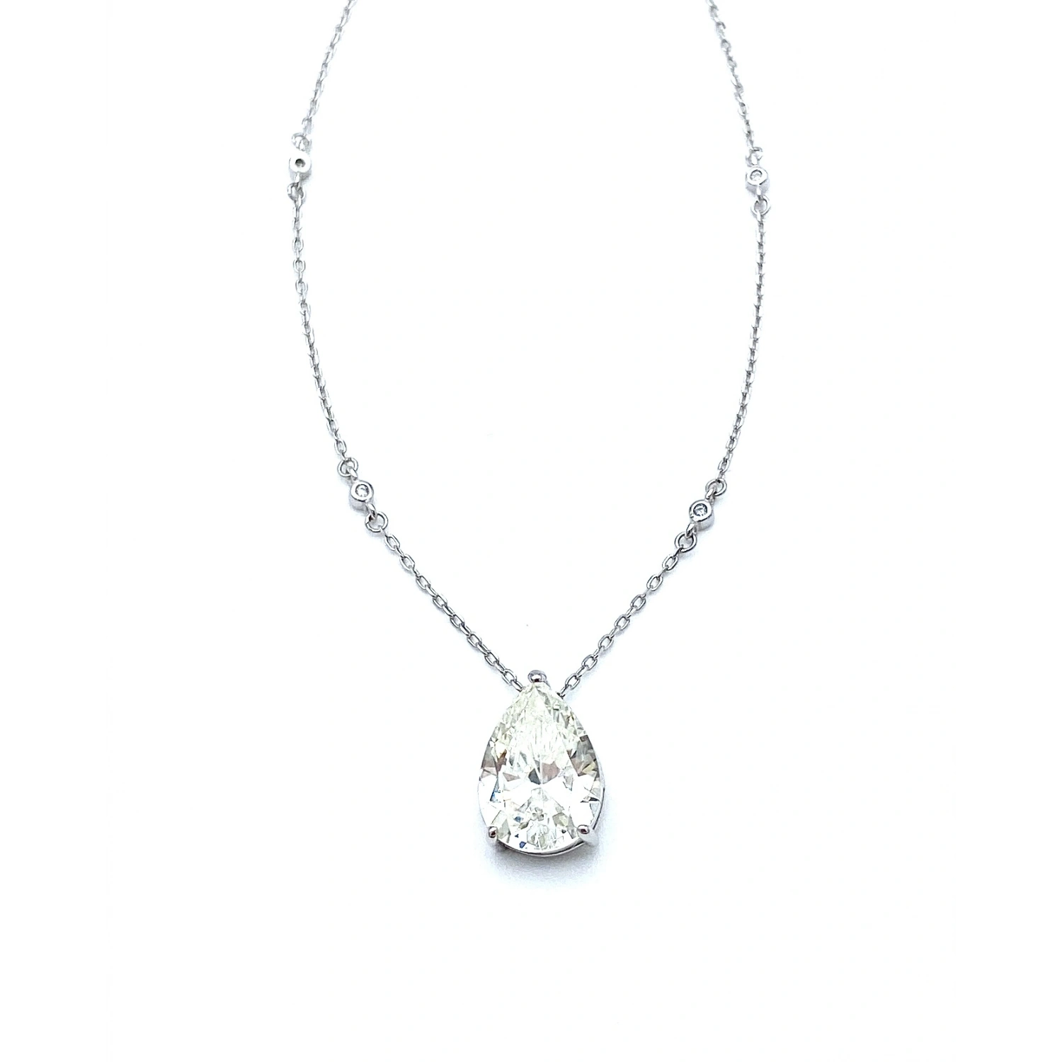 Mozanit 4,5ct Damla Tektaş Kolye