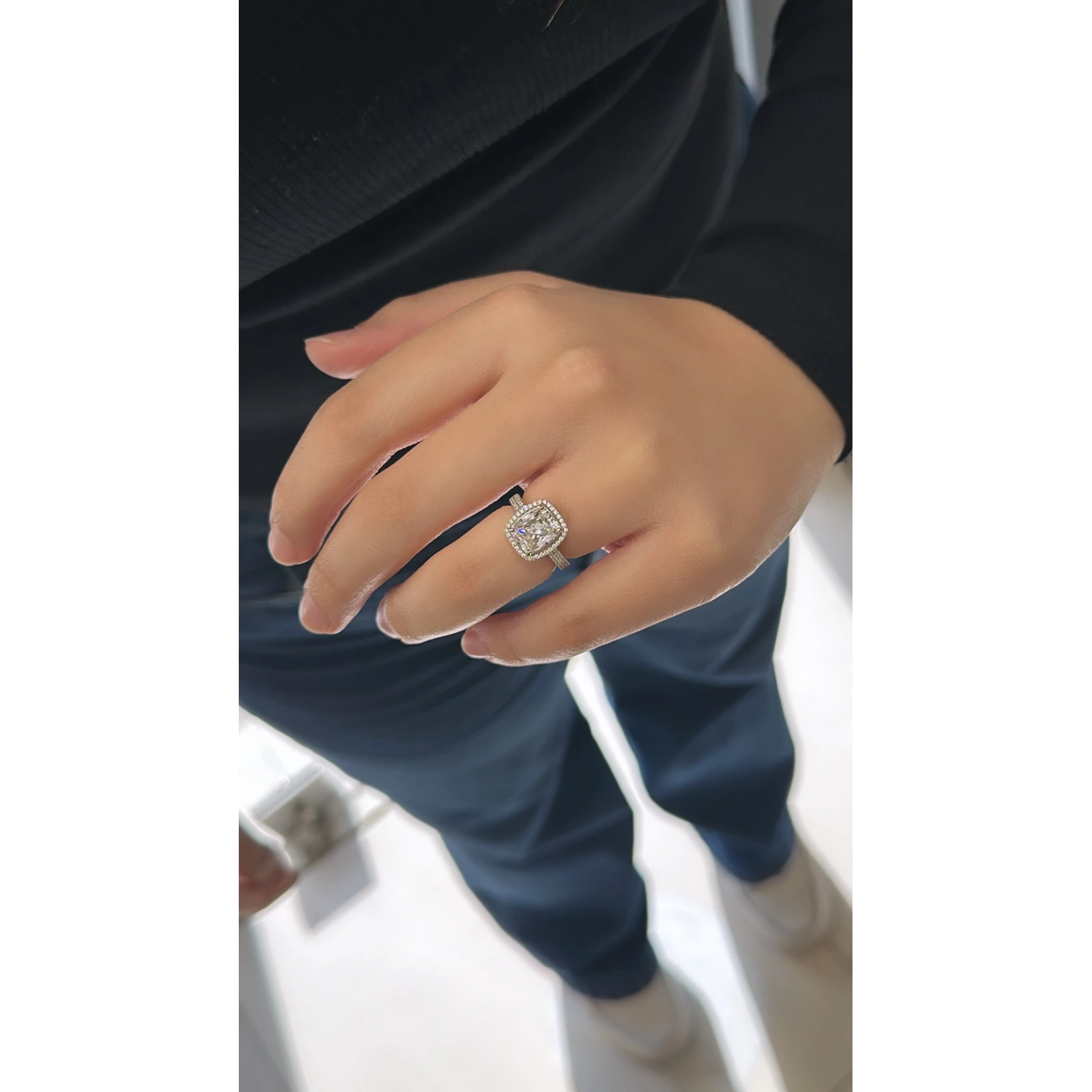 Mozanit Di Etrafı Taşlı Yüzük