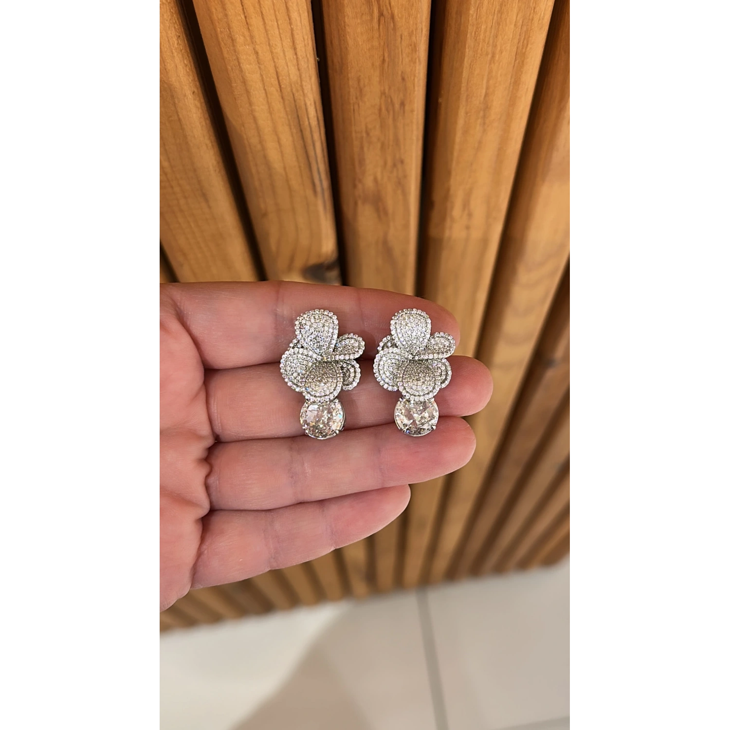 Mozanit Tektaş Pave Çiçek Küpe