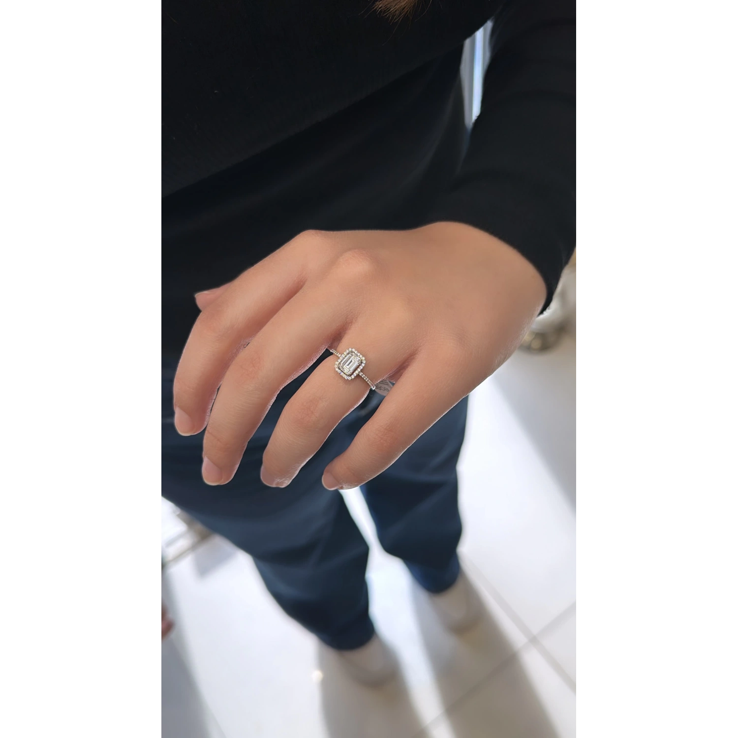 Mozanit Yanları Taşlı Baget Yüzük