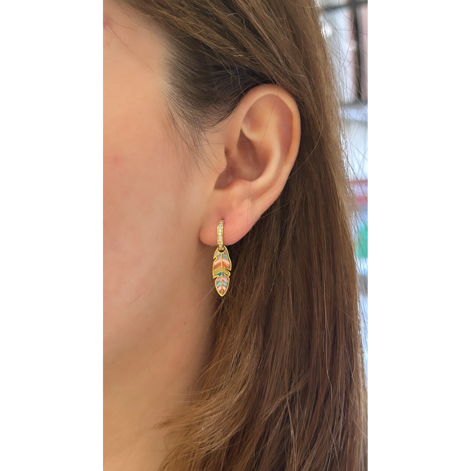 Pastel Mineli Tüy Küpe