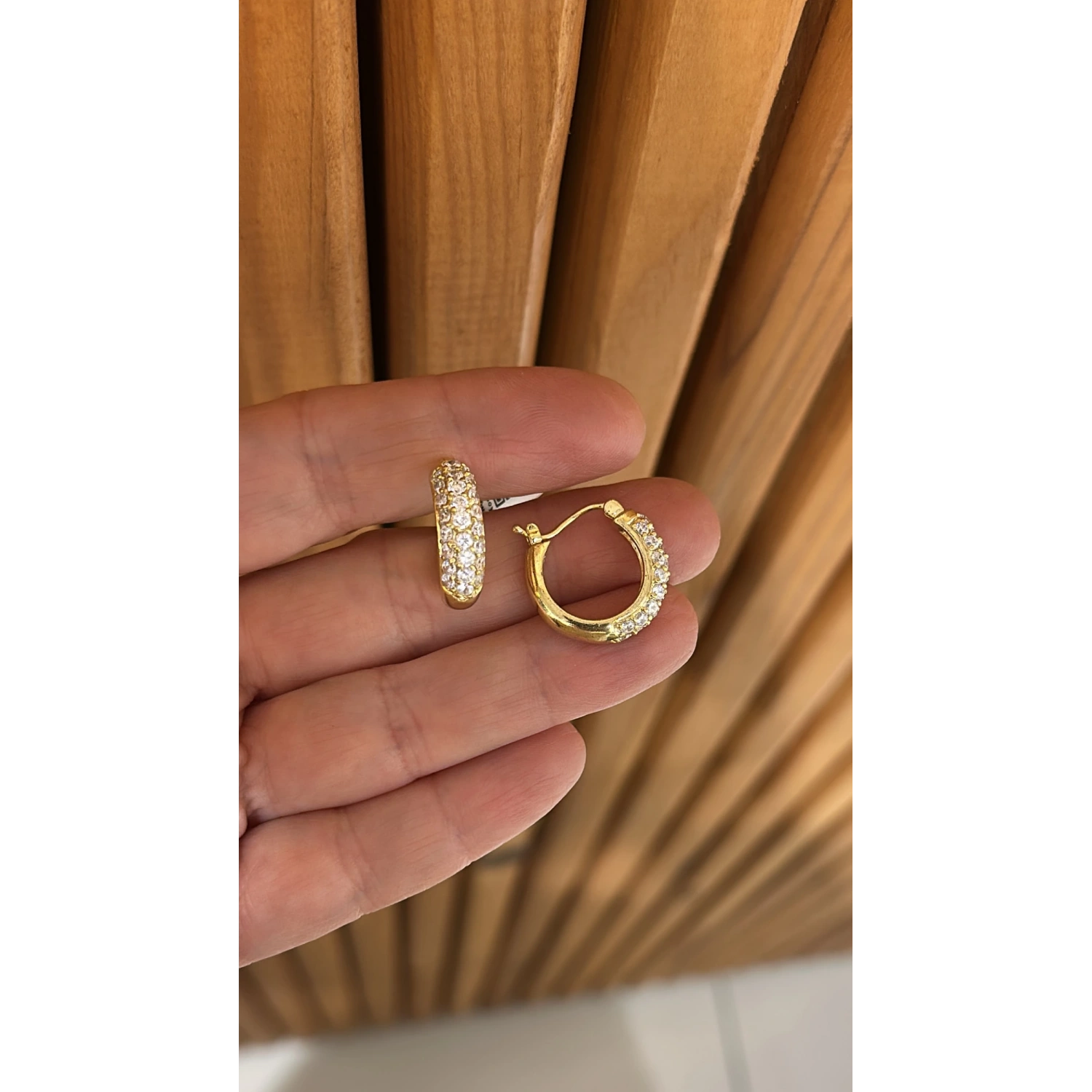 Pave Yarım Tur 3 Sıra Halka Küpe