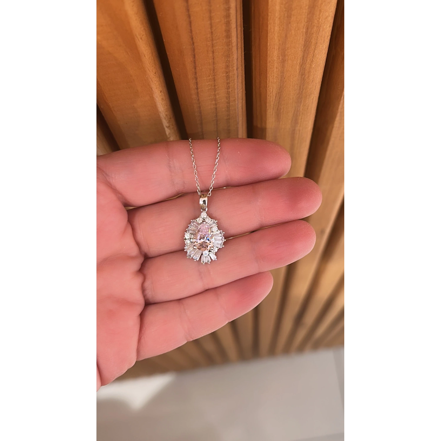 Pembe Damla Kenarları Baget Kolye