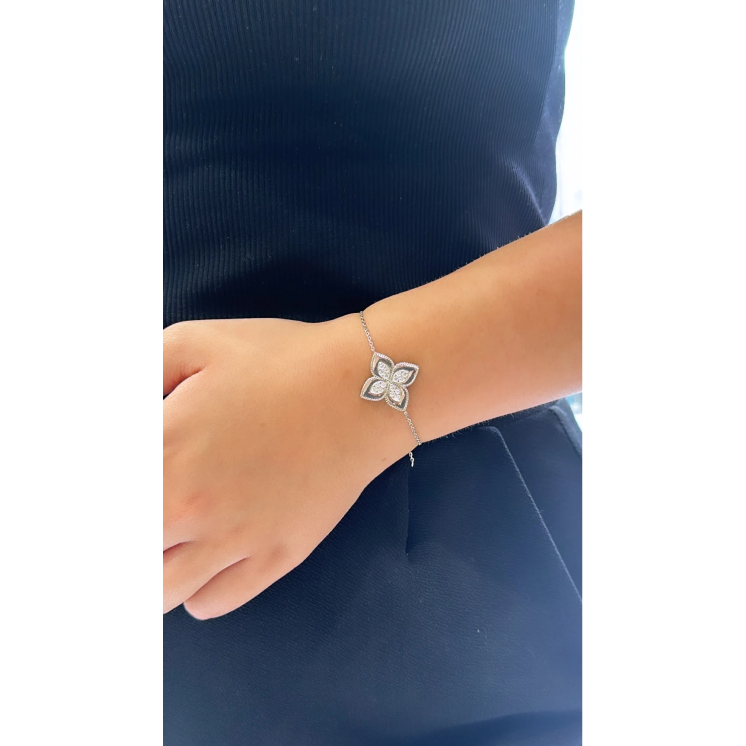 RC Taşlı Badem Yonca Bileklik