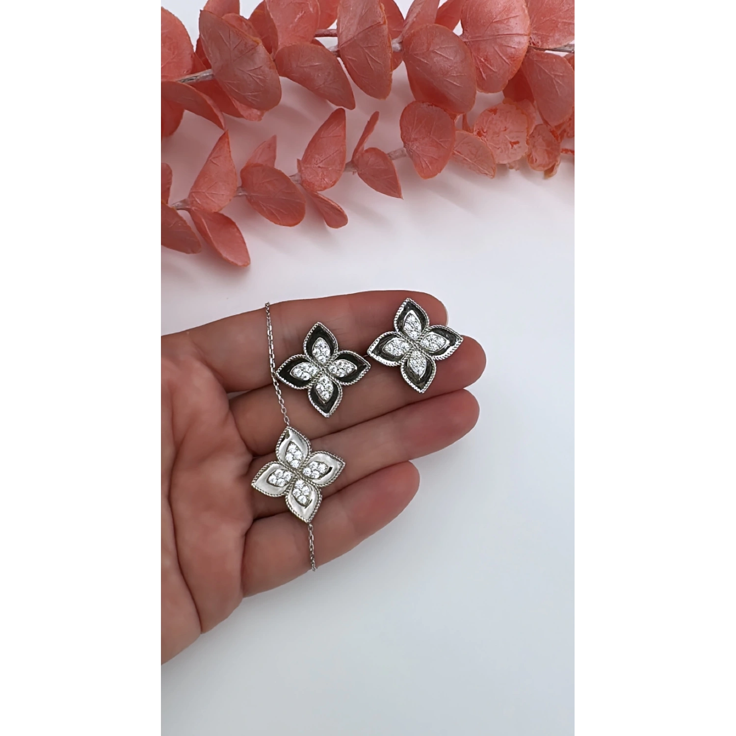 RC Taşlı Badem Yonca Küpe