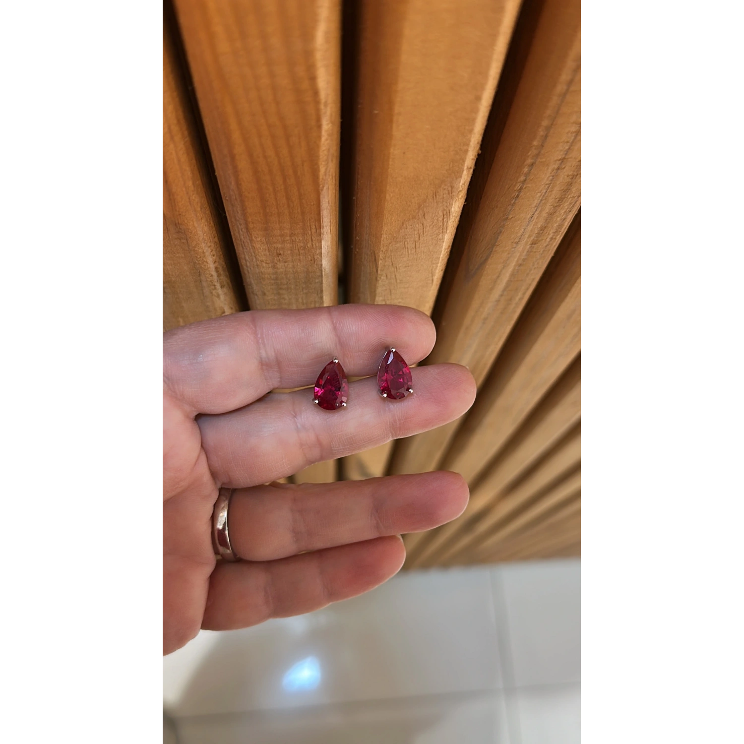 Ruby Damla Stud Küpe