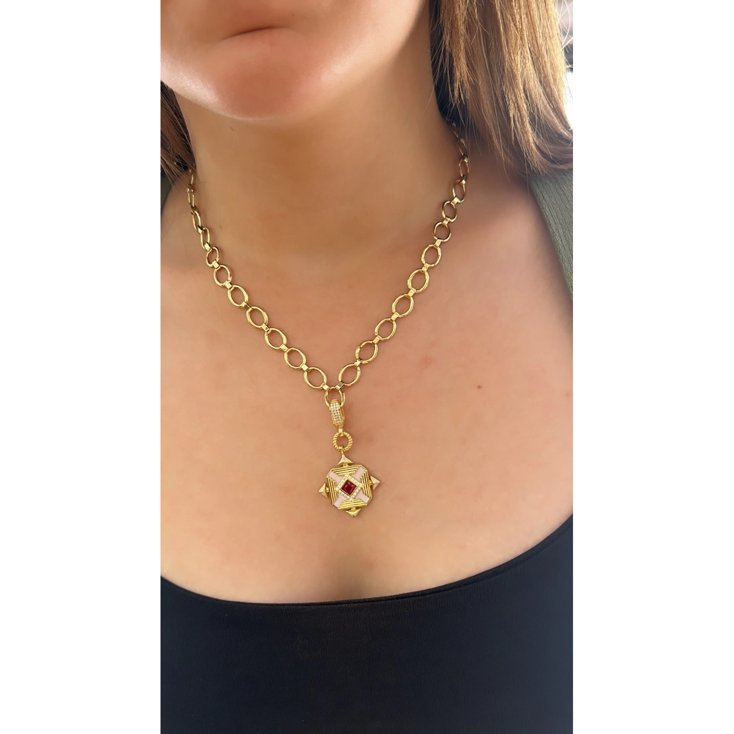 Ruby Kalkan Pudra Kolye Ucu