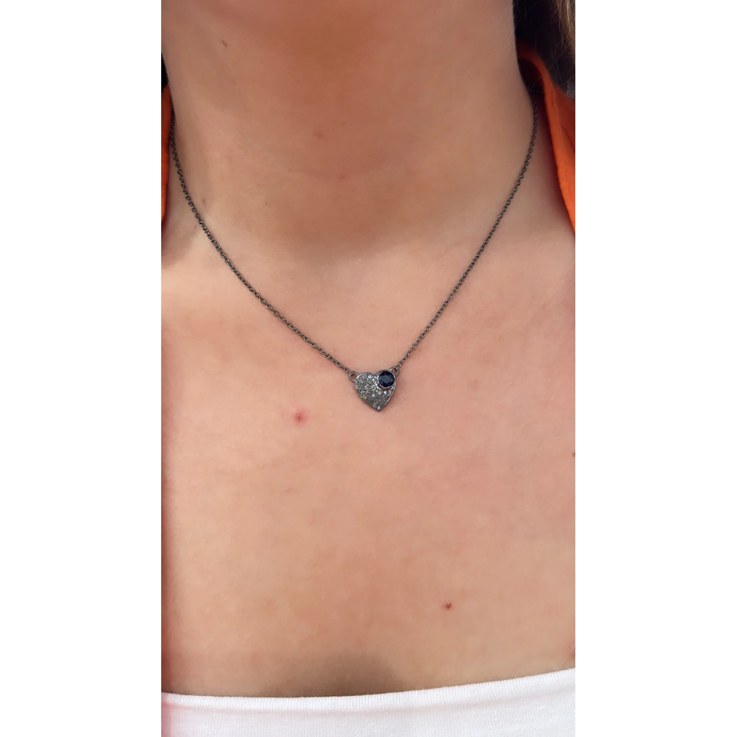 Safir Taş Detaylı Ham Elmas Taşlı Kalp Kolye