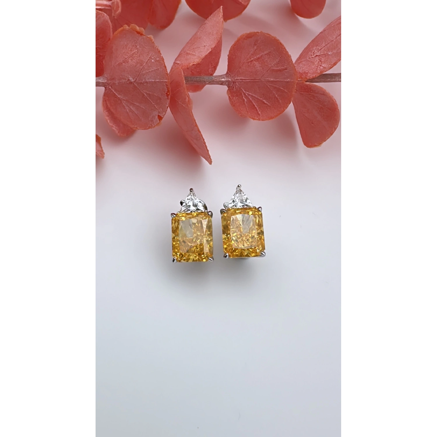 Sarı Ddörtgen Radiant Taşlı Triangle Küpe