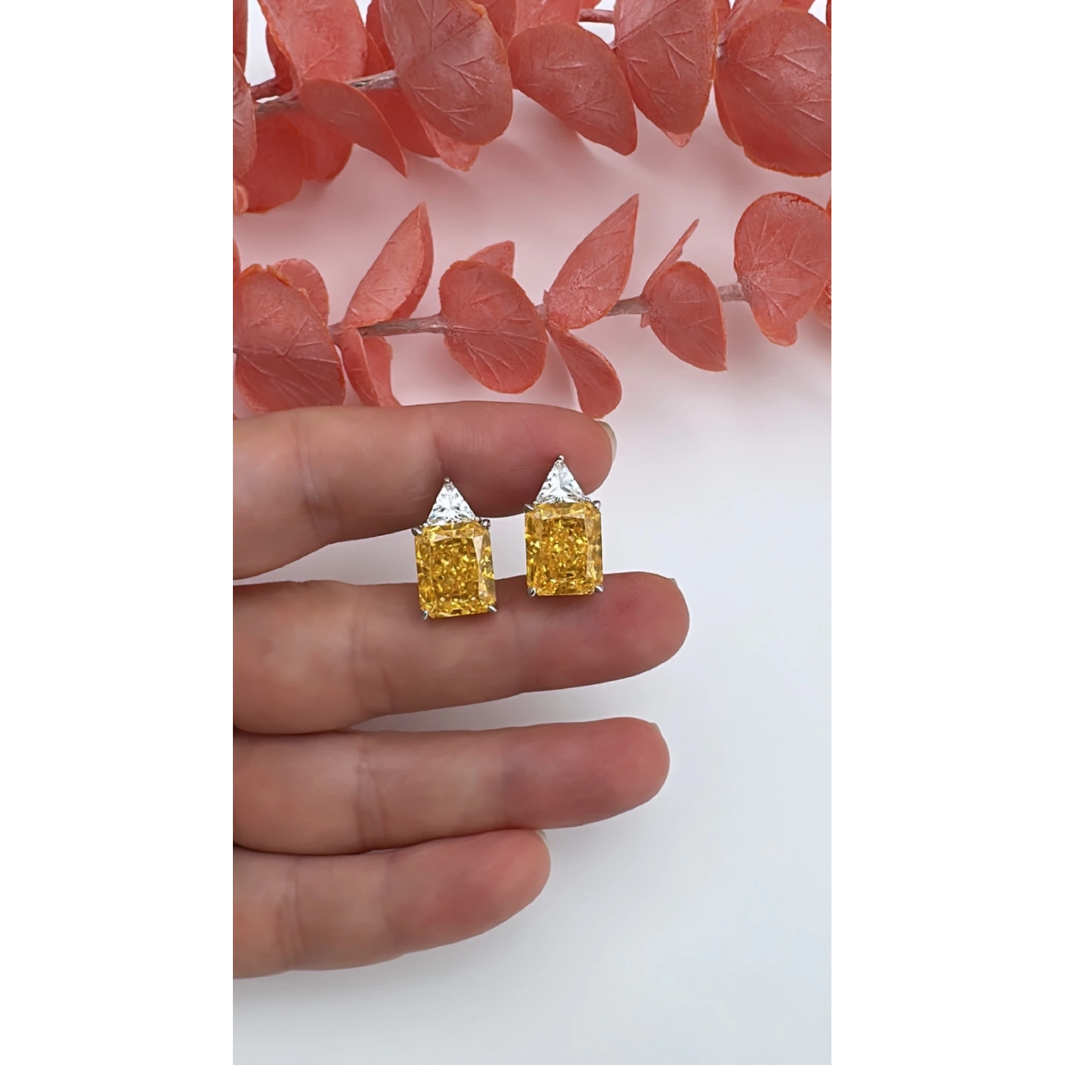 Sarı Ddörtgen Radiant Taşlı Triangle Küpe