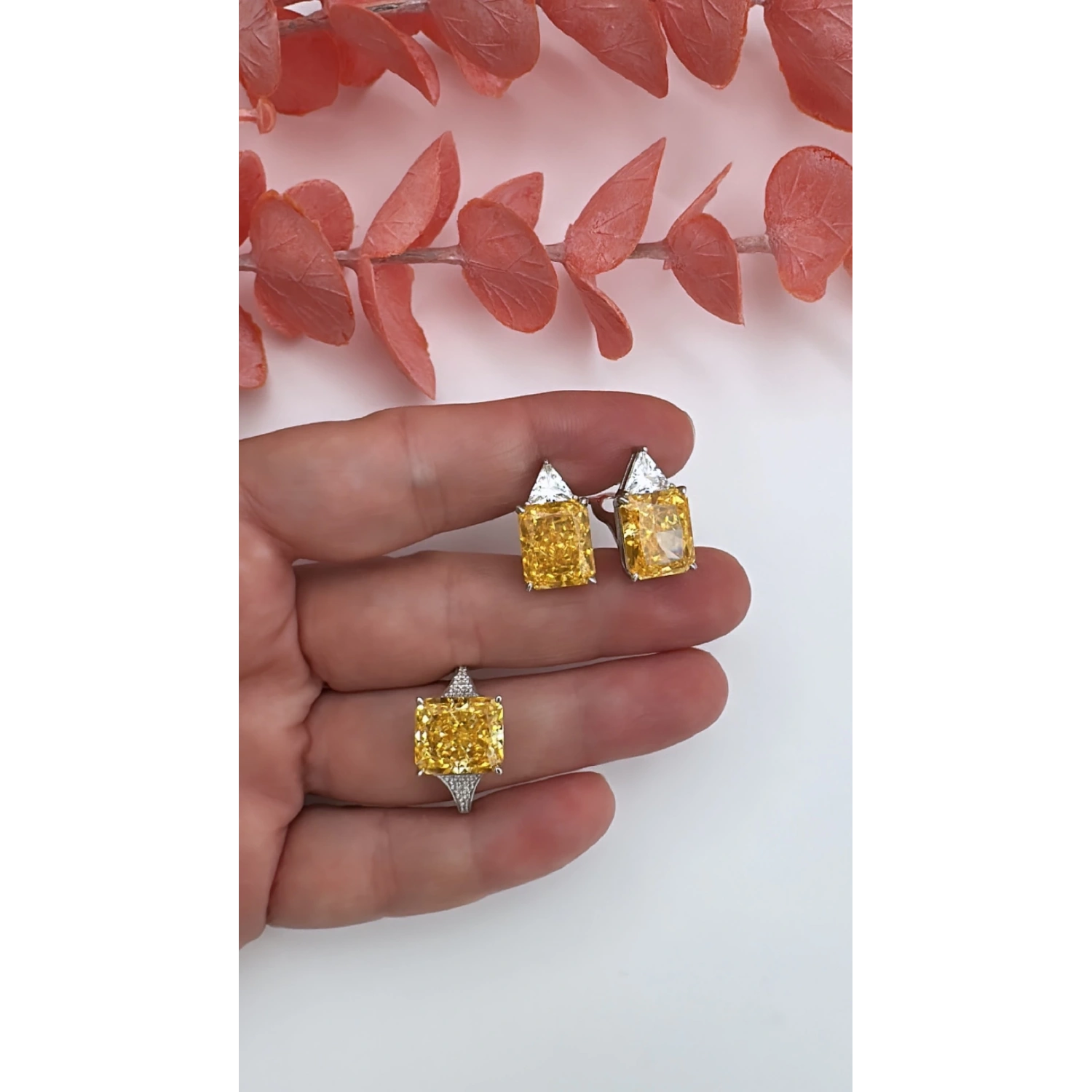 Sarı Ddörtgen Radiant Taşlı Triangle Küpe