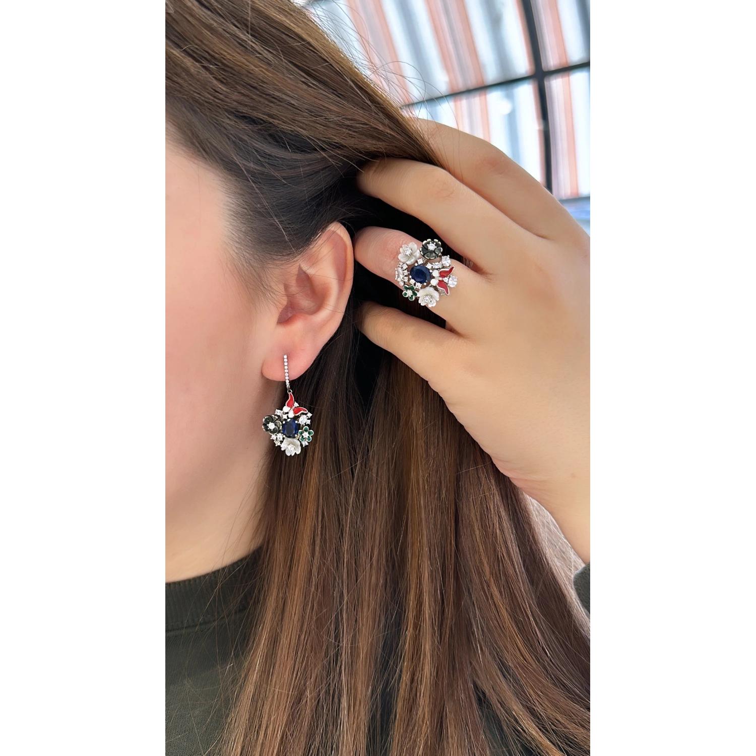 Sedef Çiçek Kelebek Tasarım Küpe