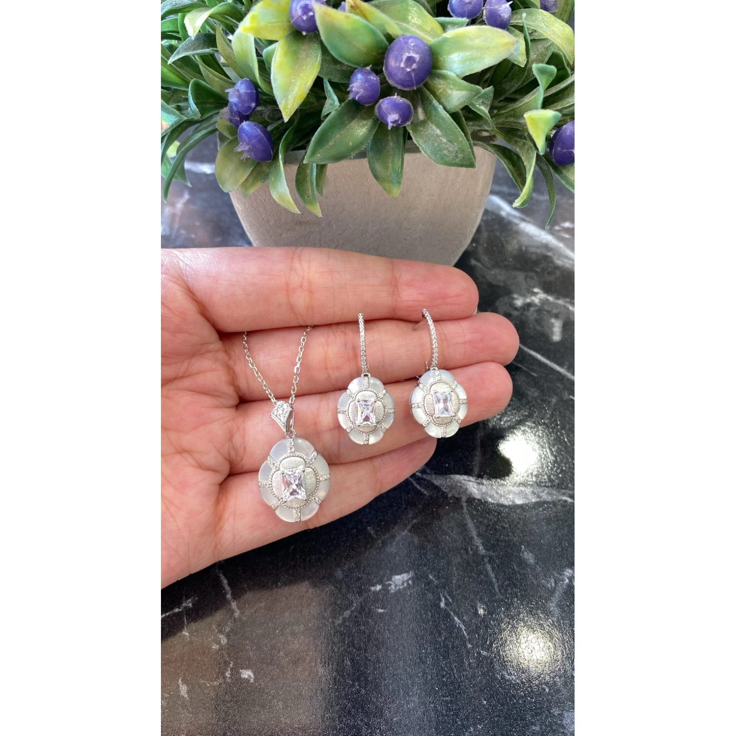 Sedef Ice Cut Madalyon Kolye