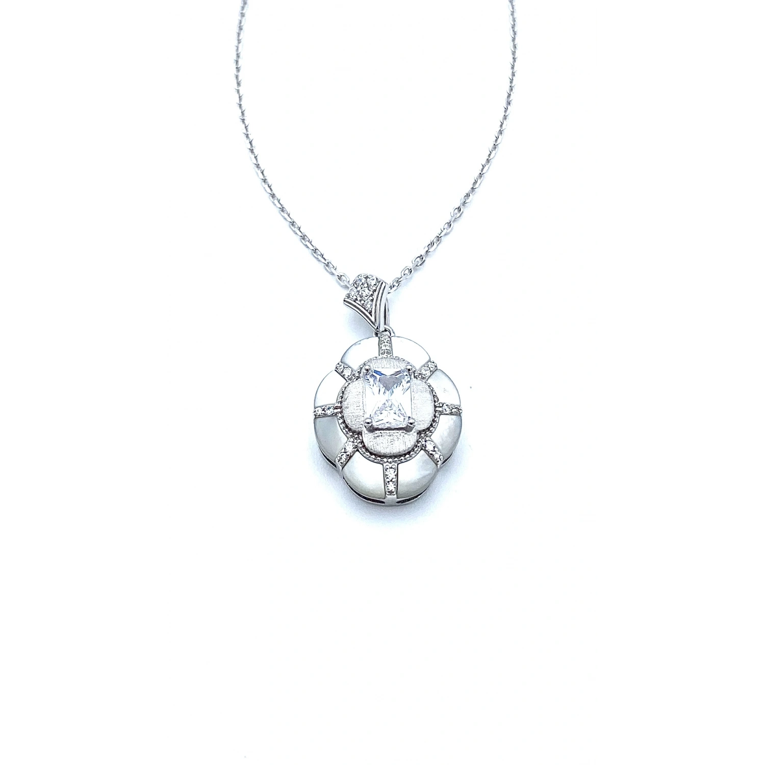 Sedef Ice Cut Madalyon Kolye