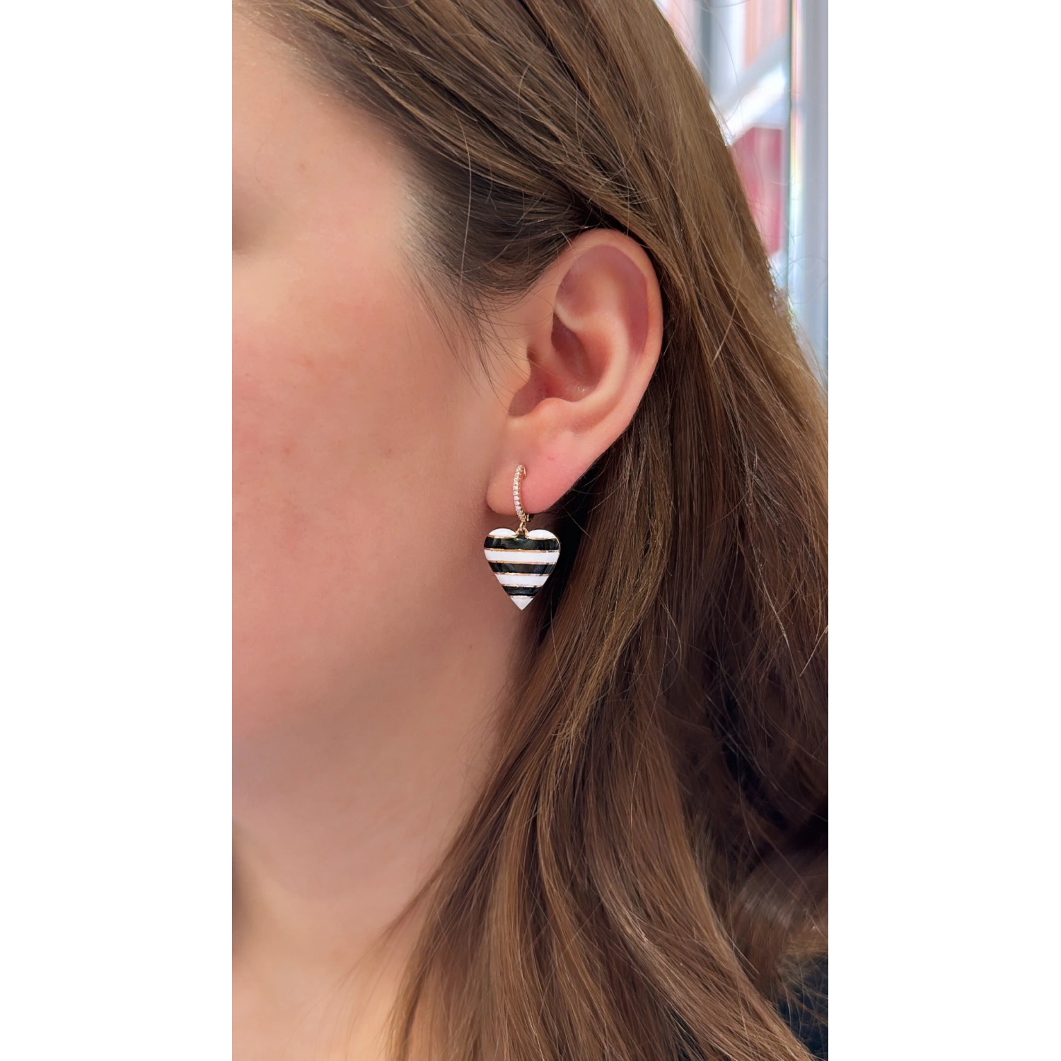 Siyah Beyaz Mineli Kalp Küpe