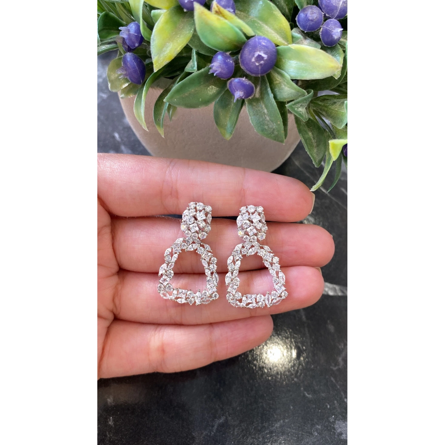 Suzet Sallantılı Küpe