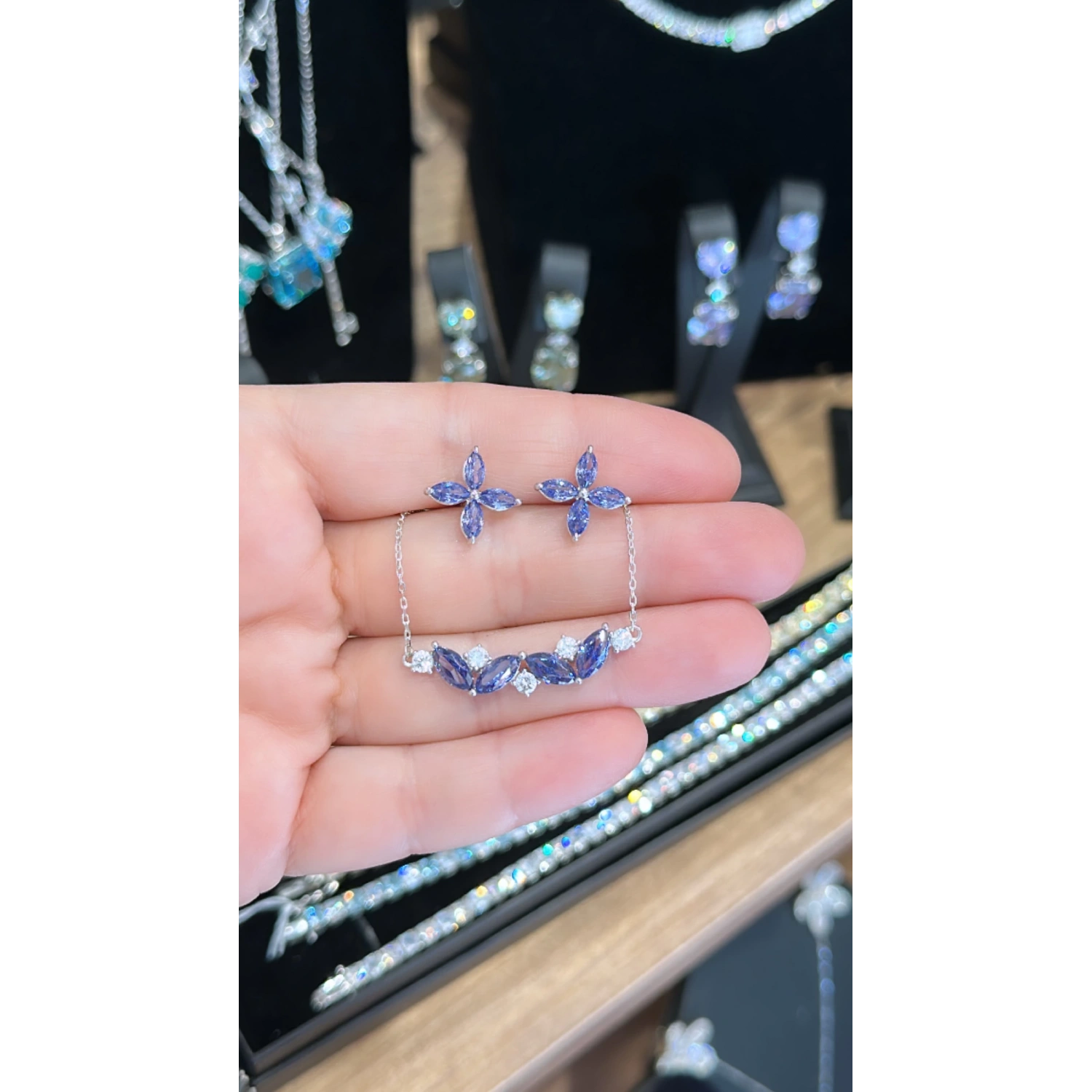 Tanzanite Tulip Kolye