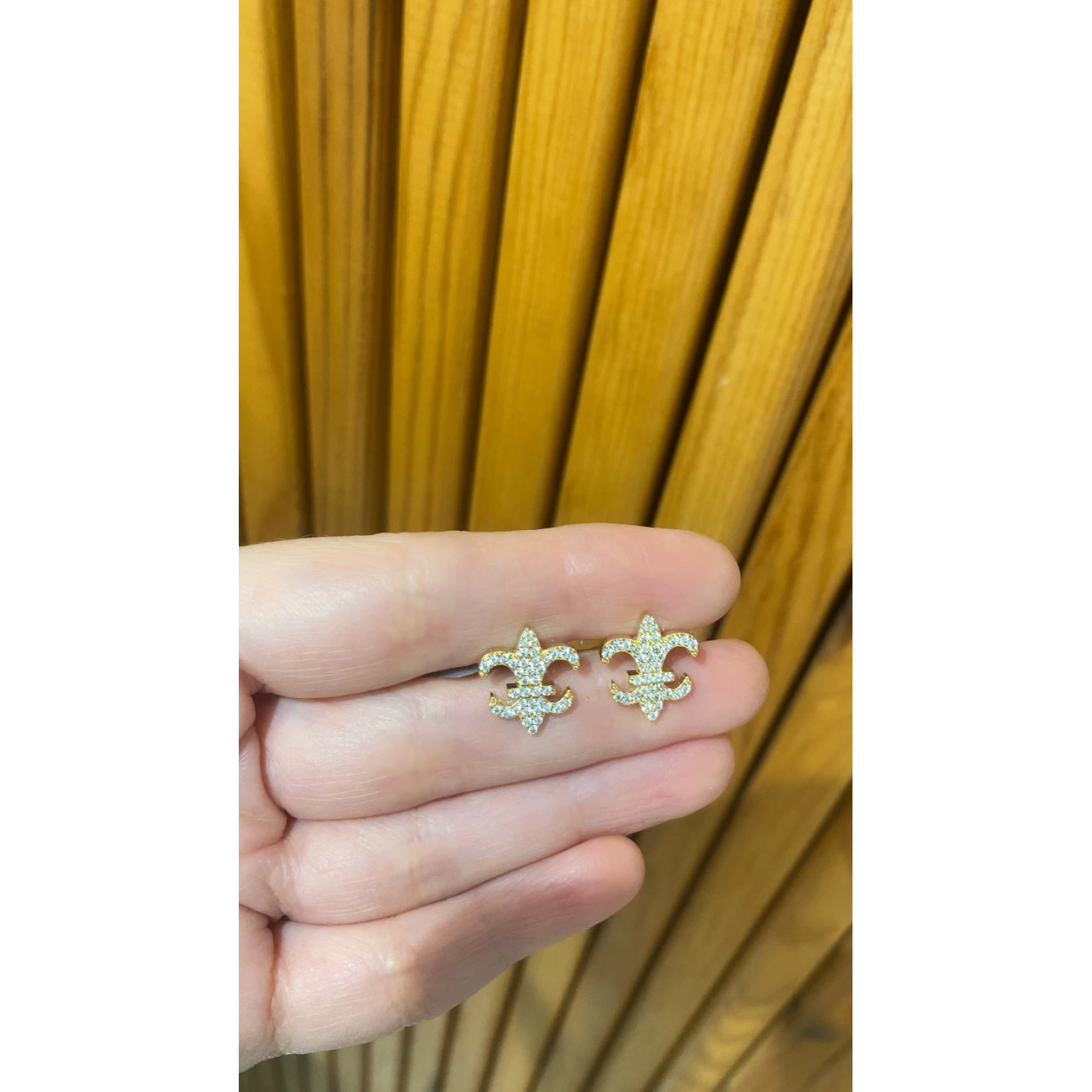 Taşlı Fleur de Lis Küpe