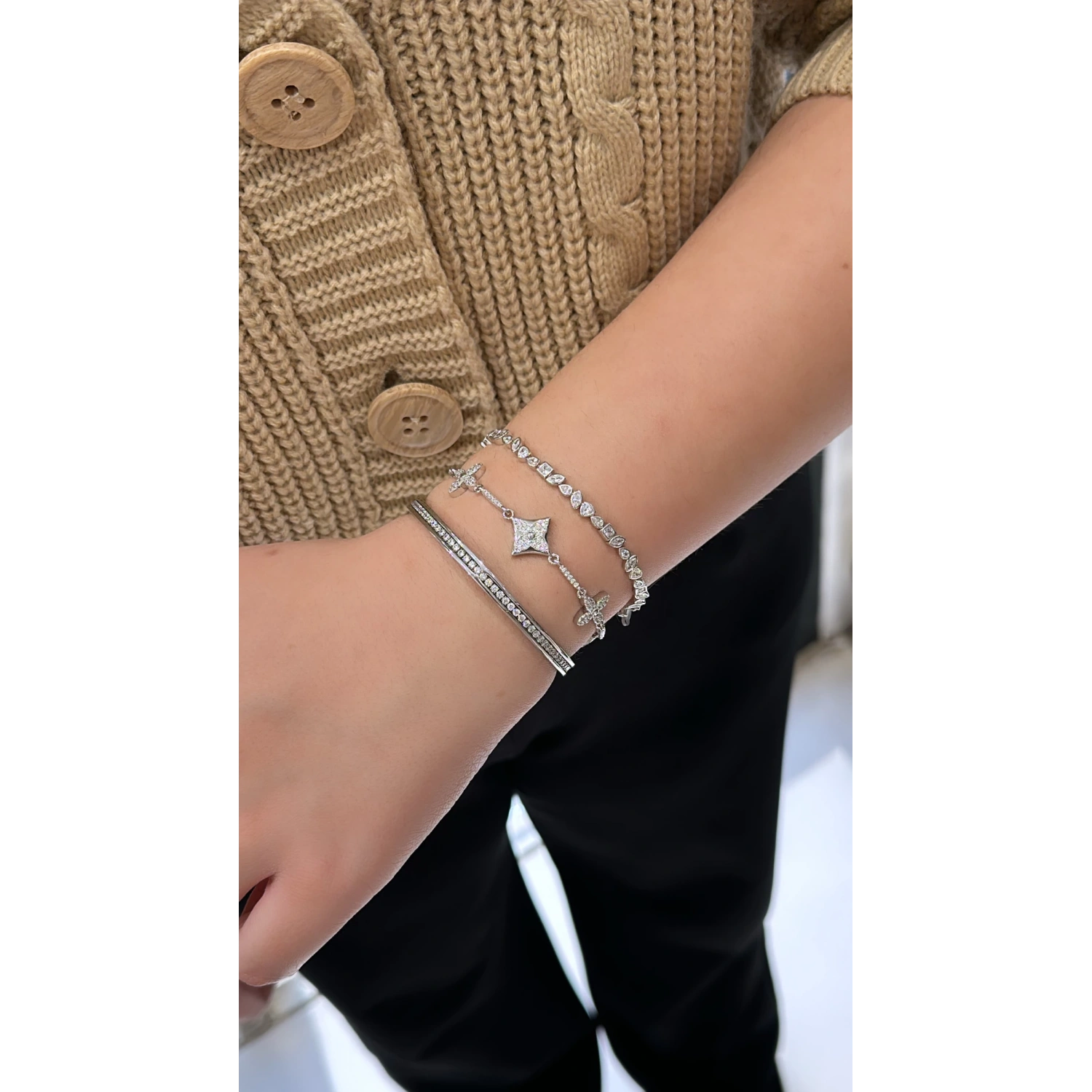 Taşlı Marka Bileklik