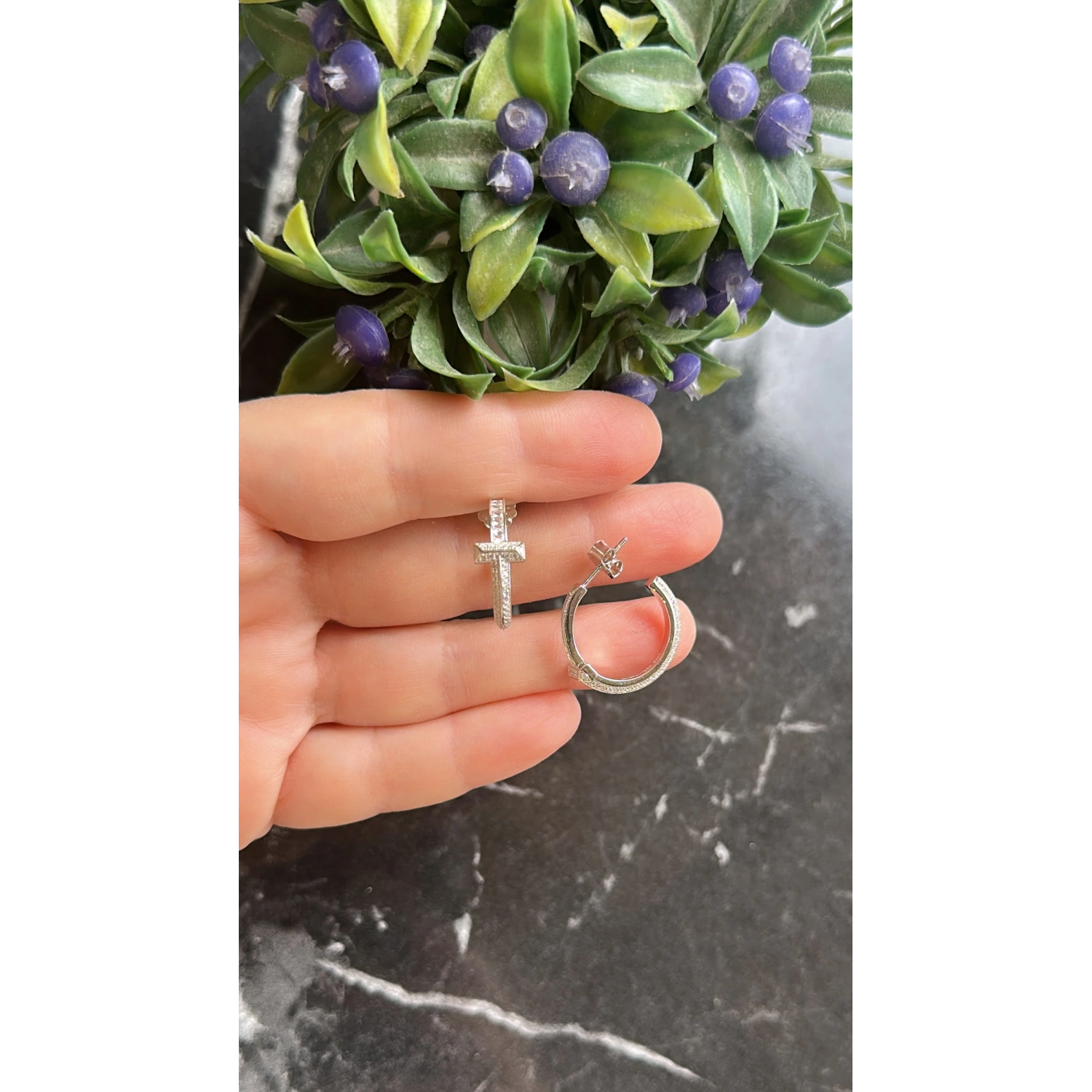 Taşlı Tify Yarım Halka Küpe