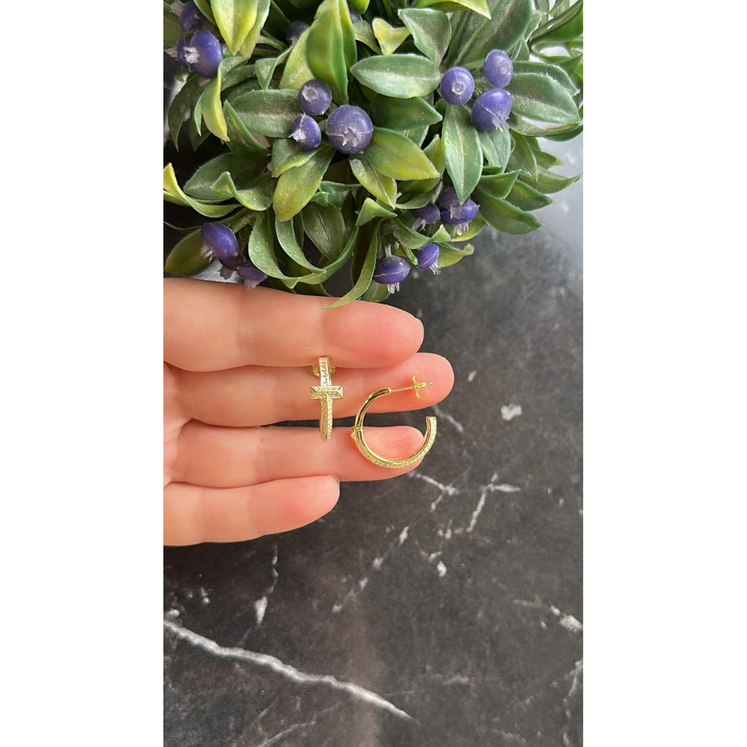 Taşlı Tify Yarım Halka Küpe