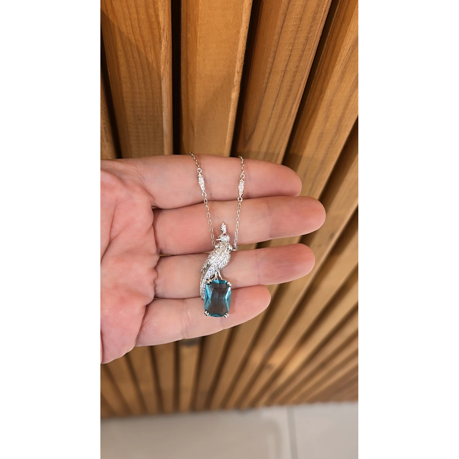 Topaz Tify The Bird Kolye