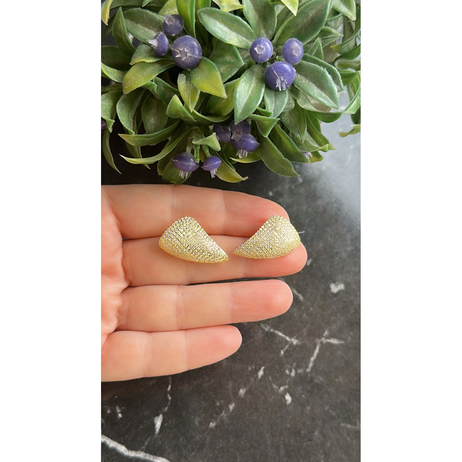 Triangle Leaf Taşlı Küpe