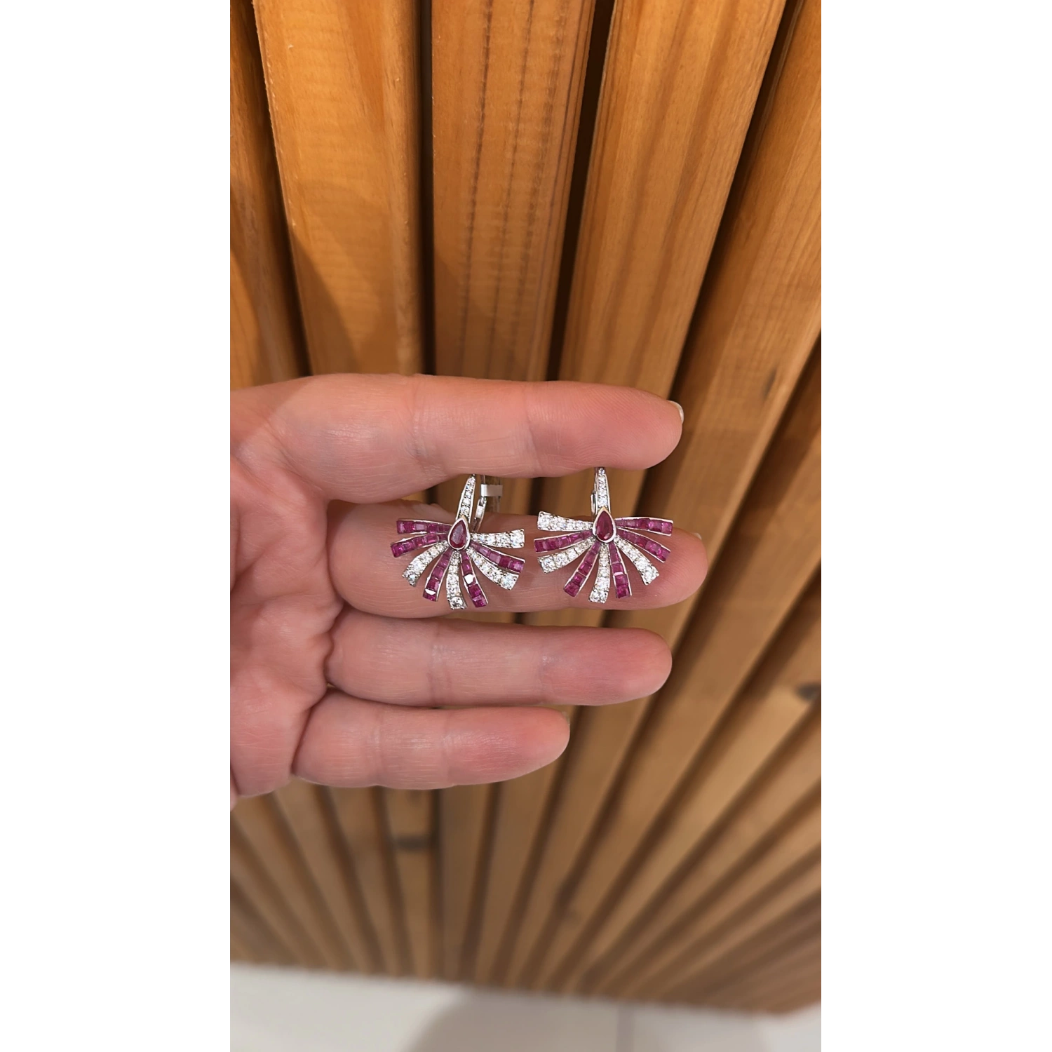 Yakut İnvisible Yelpaze Küpe