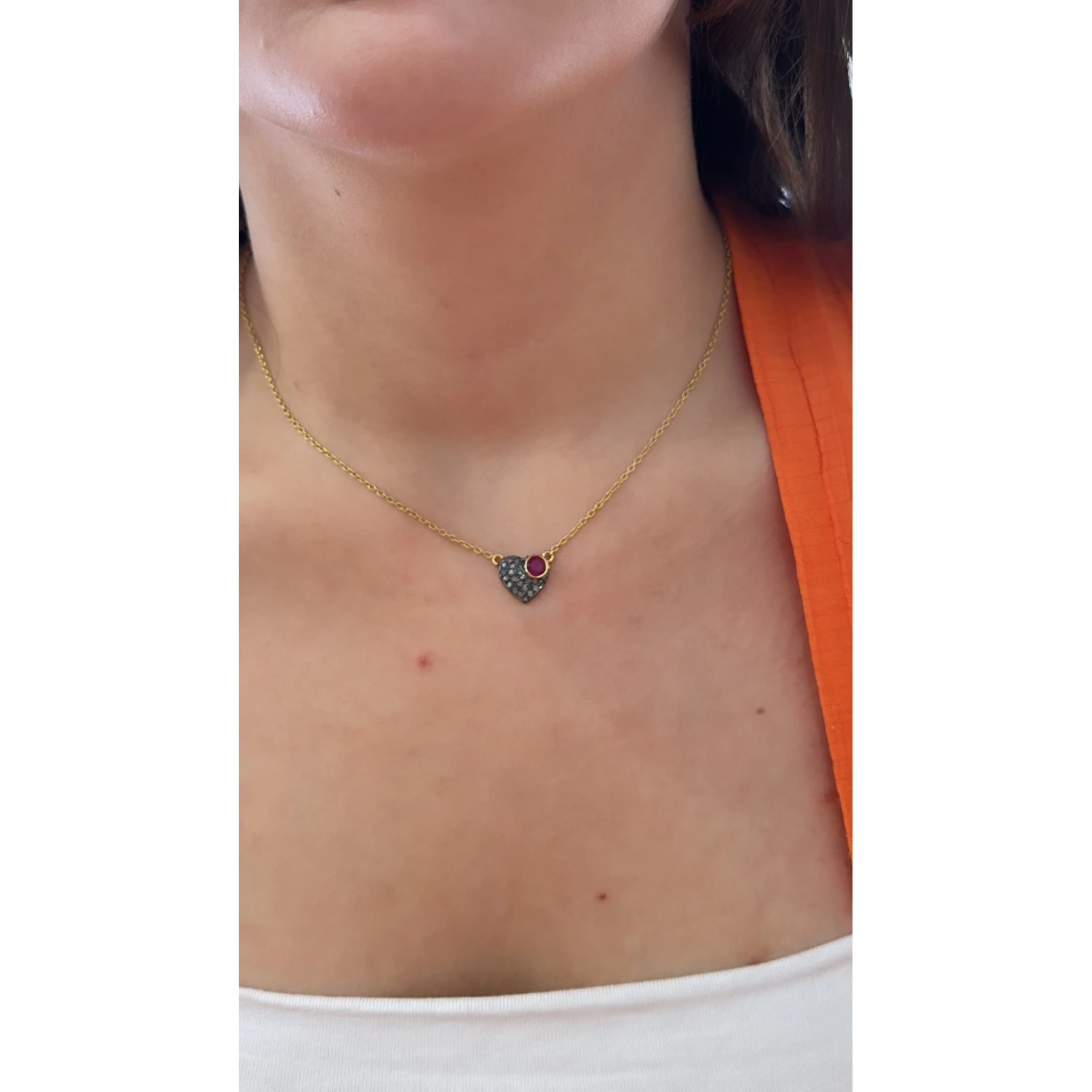 Yakut Taş Detaylı Ham Elmas Taşlı Kalp Kolye