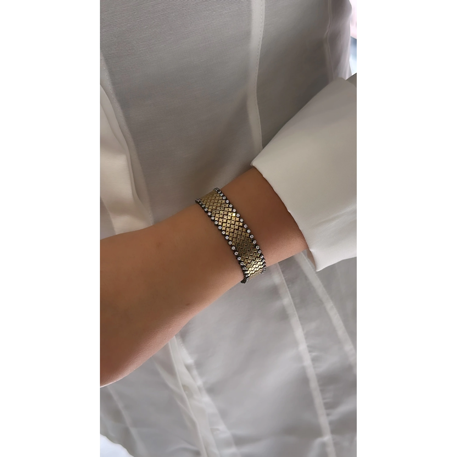 Yanları Taşlı Dokuma Bileklik