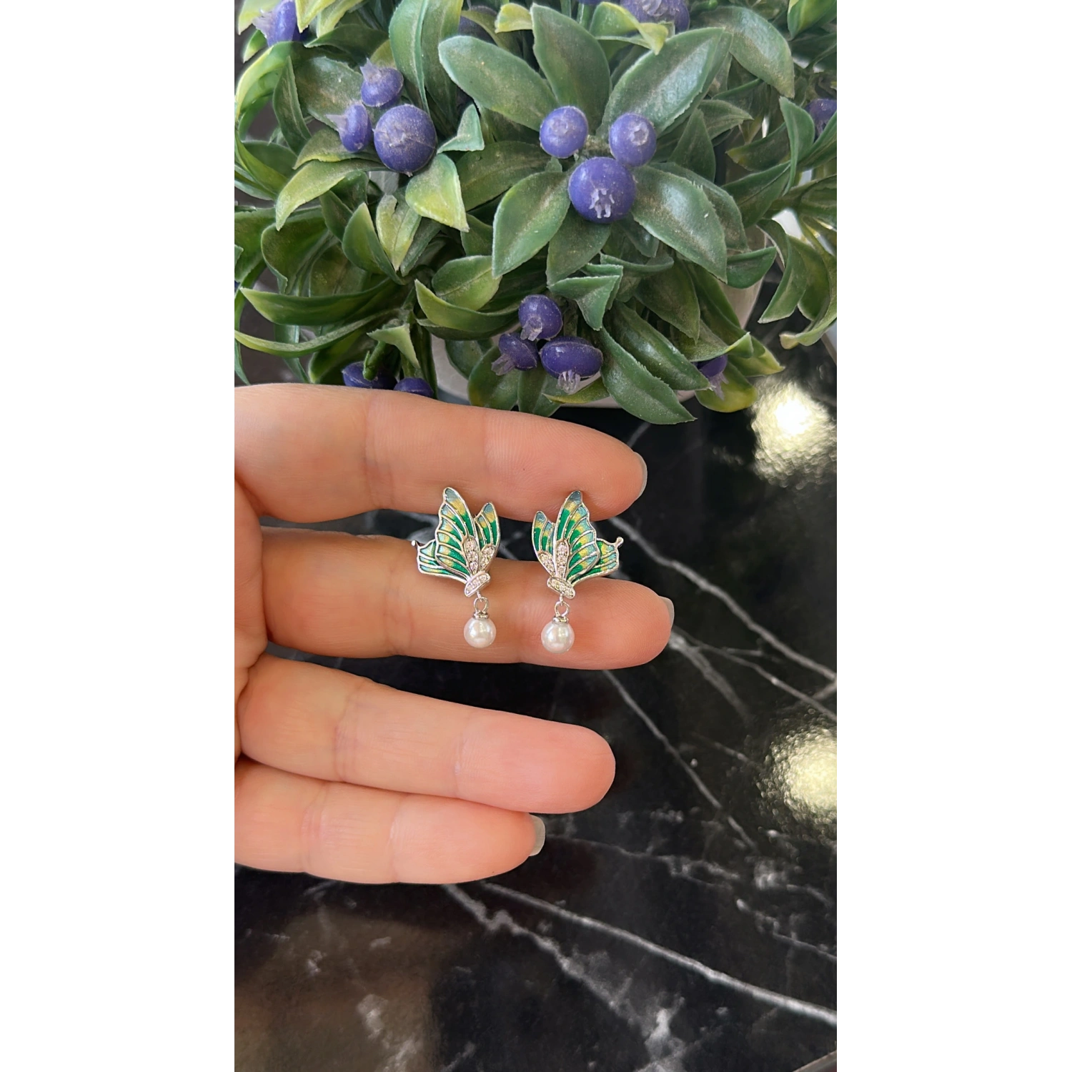 Yeşil Mineli İncili Kelebek Küpe