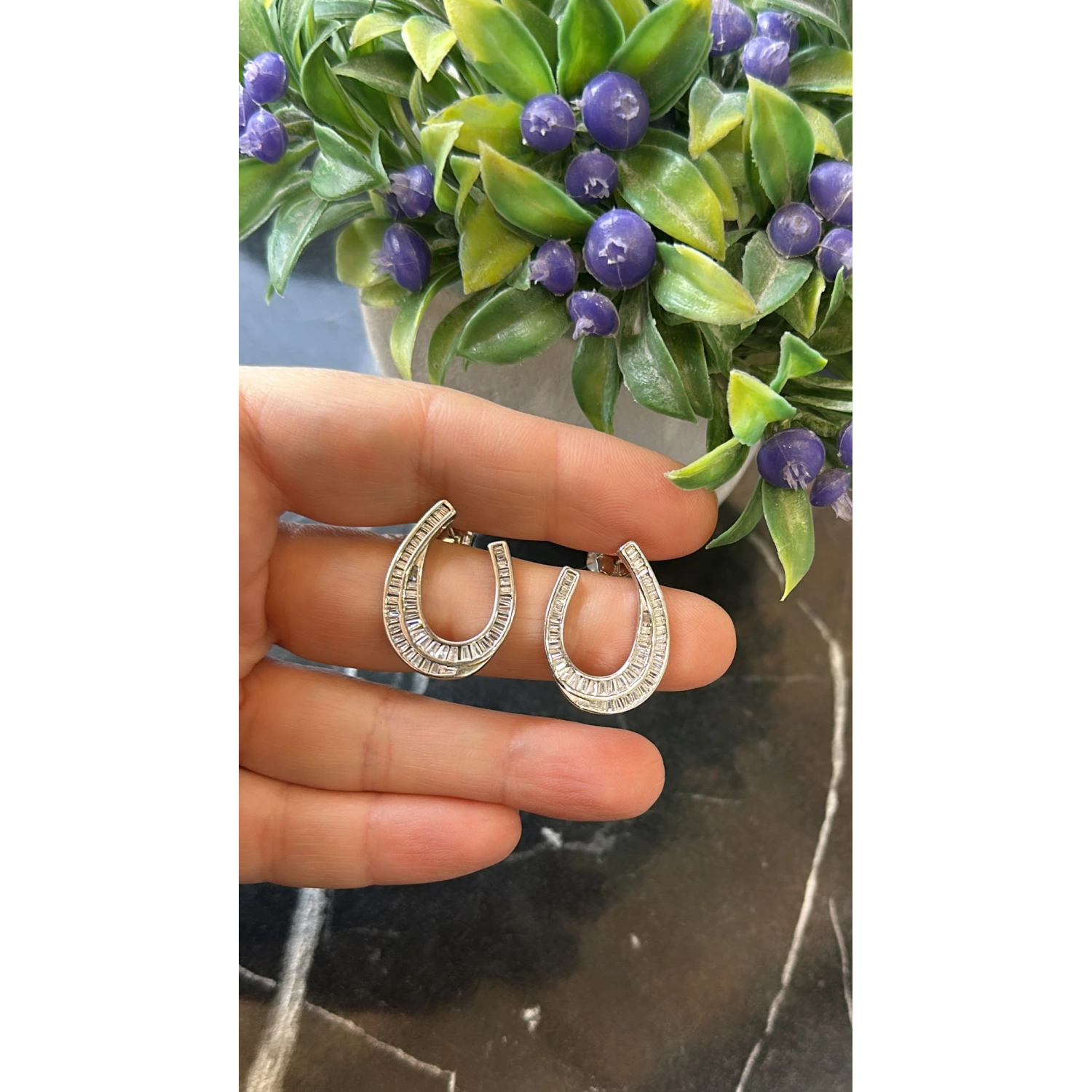 Zarif Bagetli Virgül Küpe