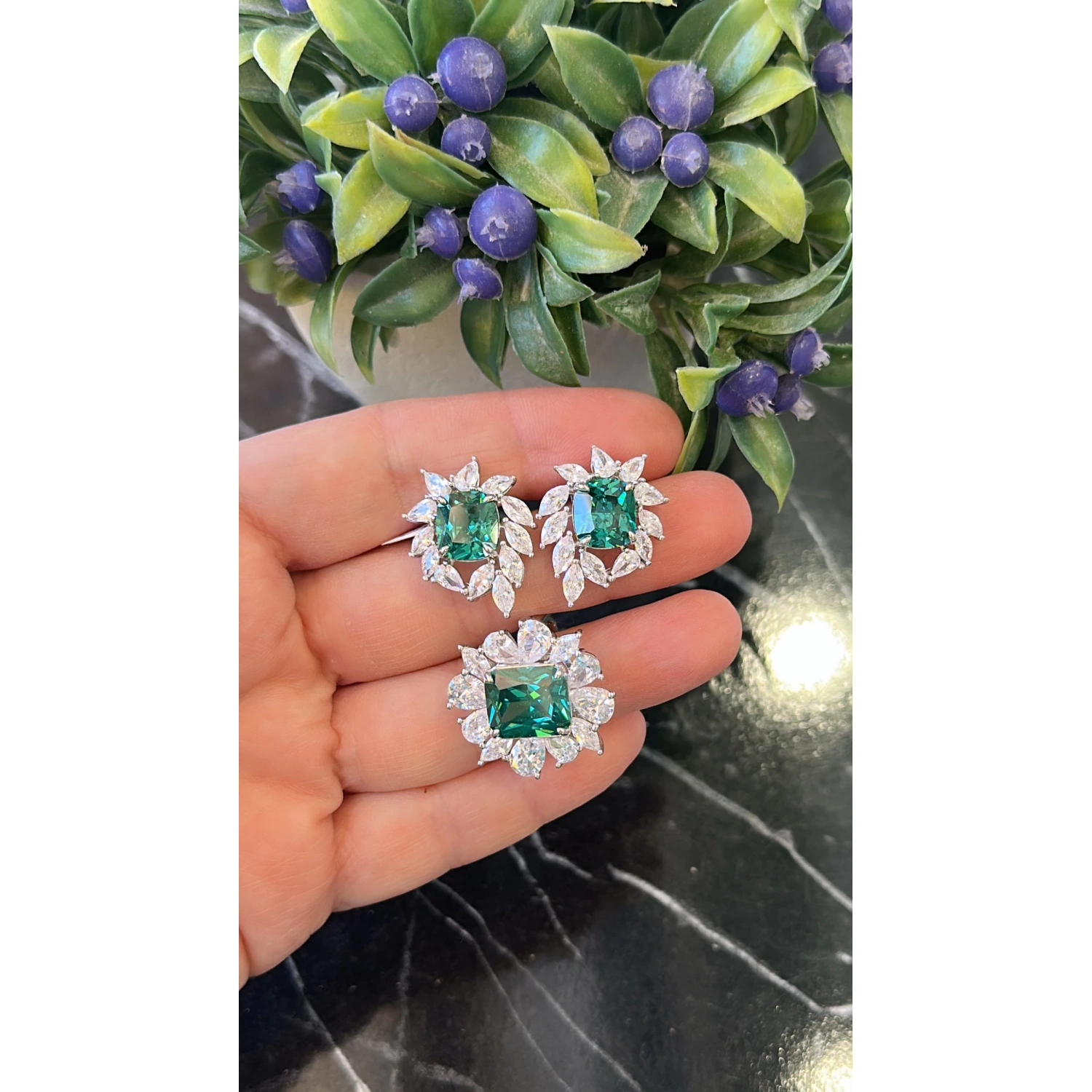 Zümrüt Flame Küpe