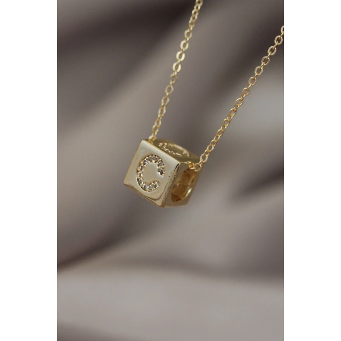 Gold Renk Zirkon Taşlı Küp Model C Harfli Kolye