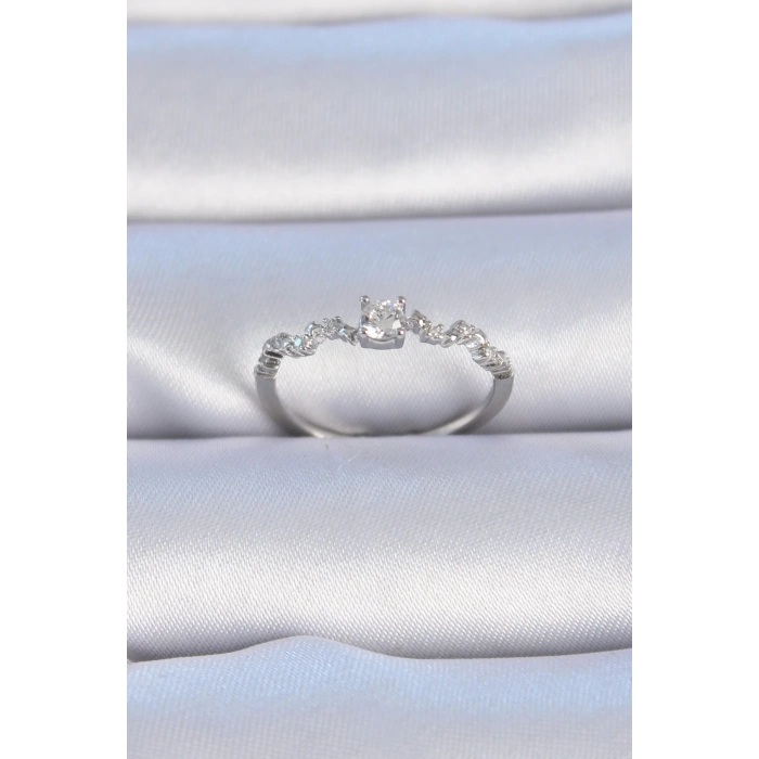 Pirinç Gümüş Renk Zirkon Taşlı Tek Taş Model Kadın Yüzük